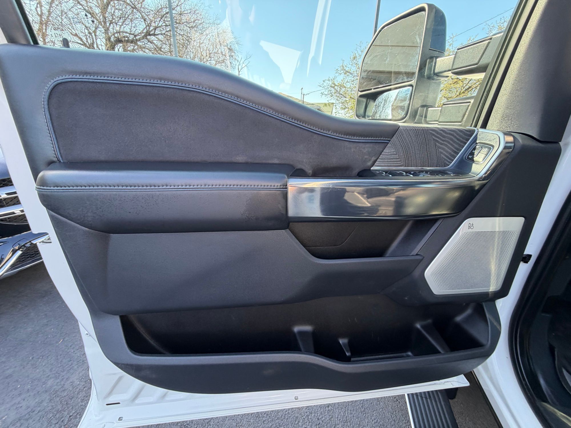 2025 Ford F-450 Super Duty Platinum - Photo 23