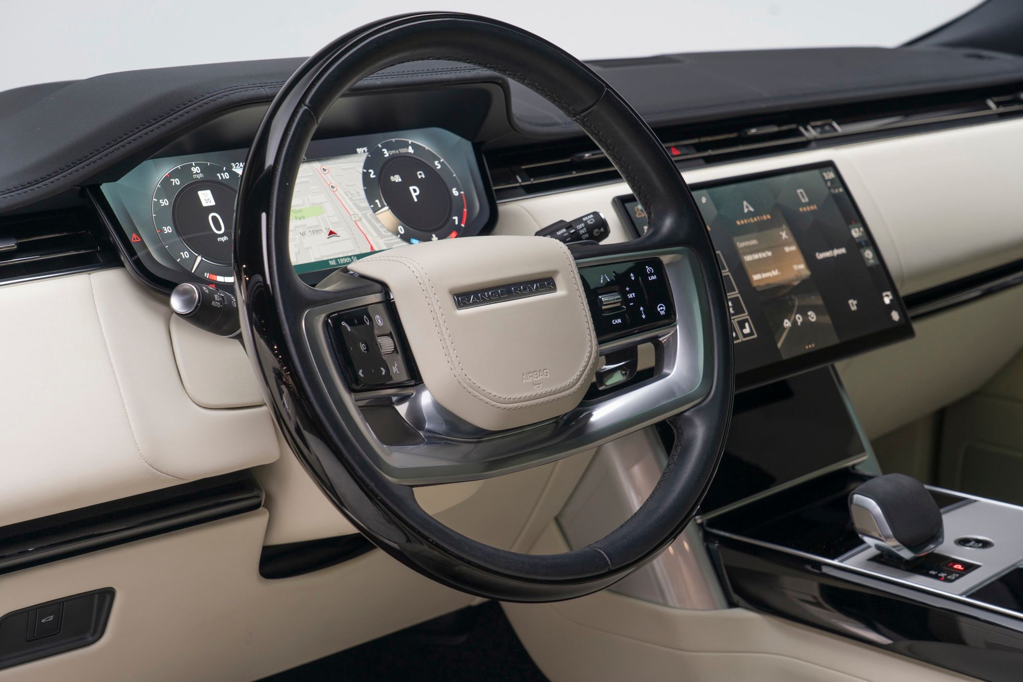 2025 Land Rover Range Rover - Thumbnail 3