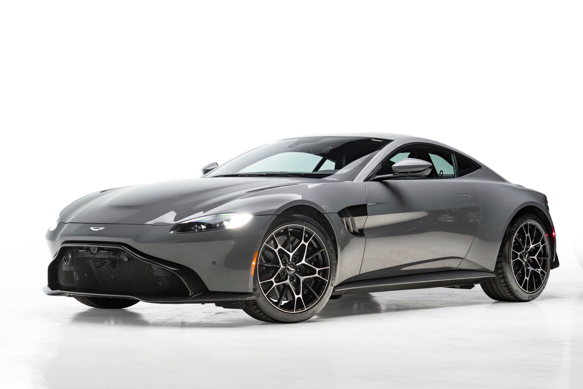 2020 Aston Martin Vantage - Thumbnail 4