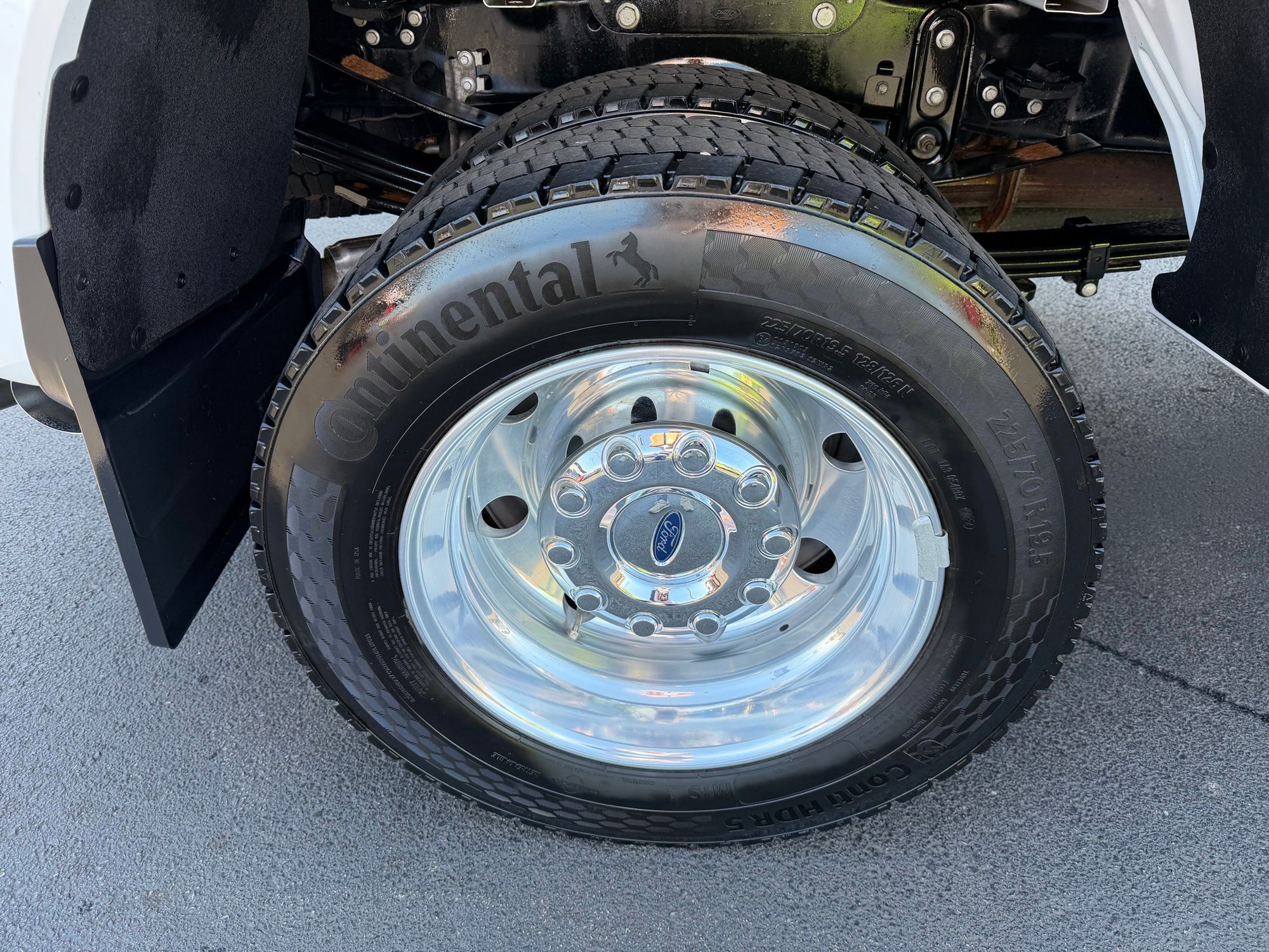 2025 Ford F-450 Super Duty Platinum - Photo 9