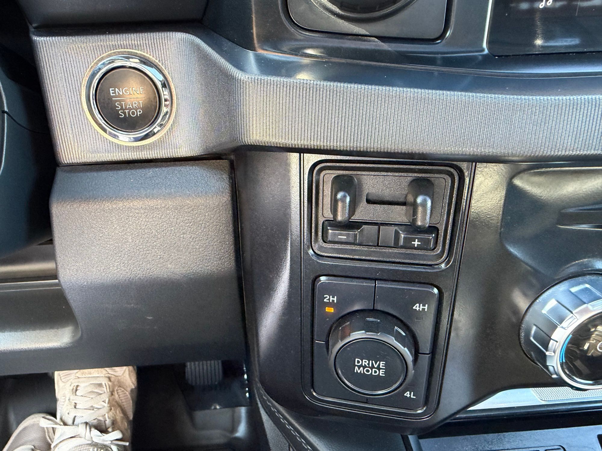 2025 Ford F-450 Super Duty Platinum - Photo 28