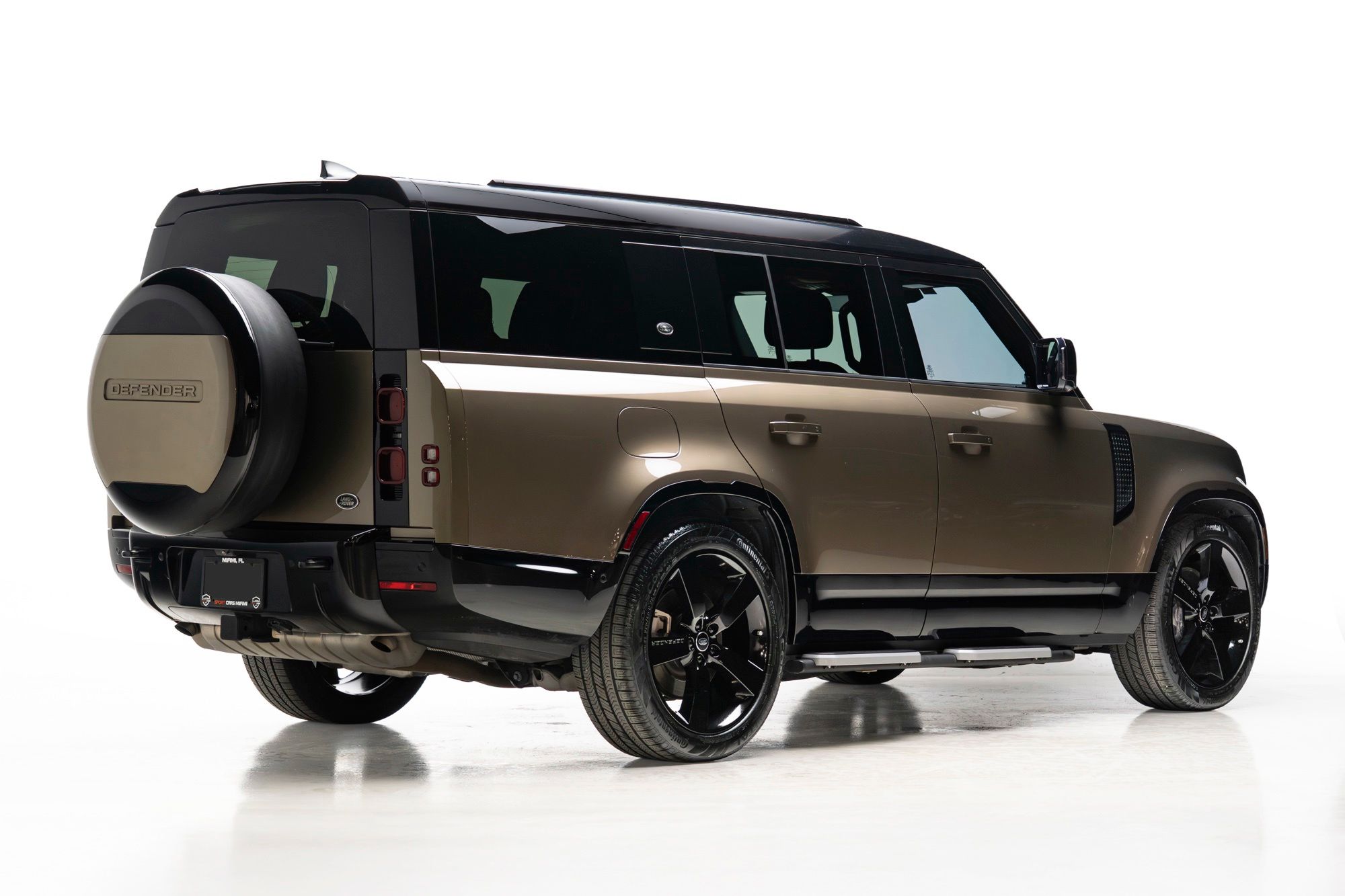 2023 Land Rover Defender 130 - Thumbnail 2