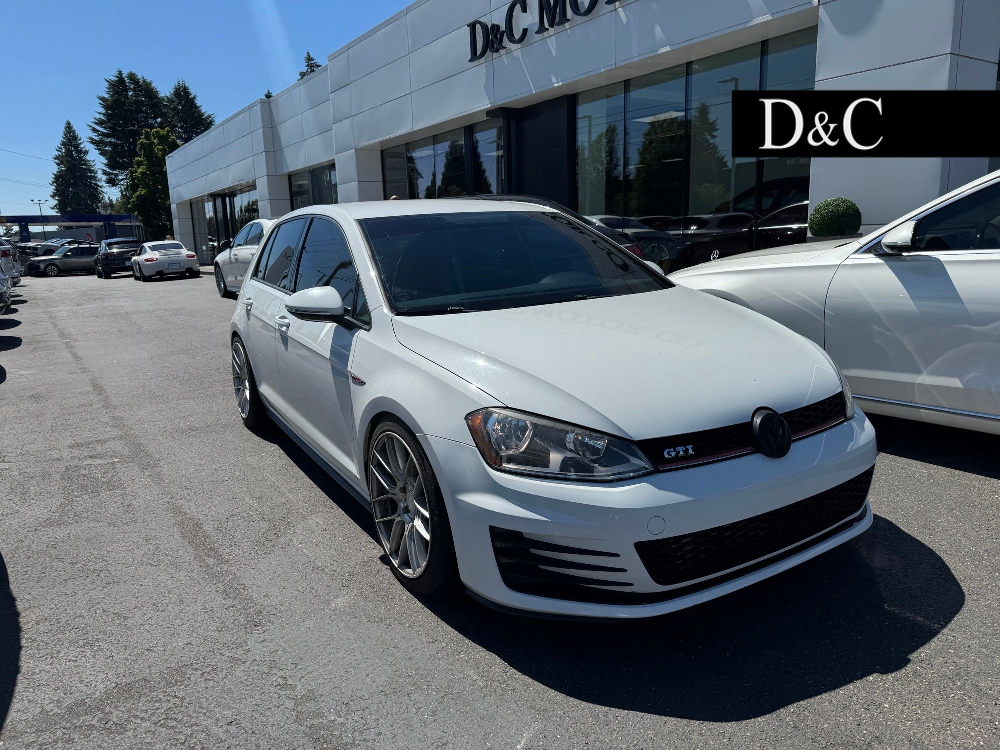 Pure White 2017 Volkswagen Golf GTI Hatchback Front-Wheel Drive 6-Speed Dual Clutch