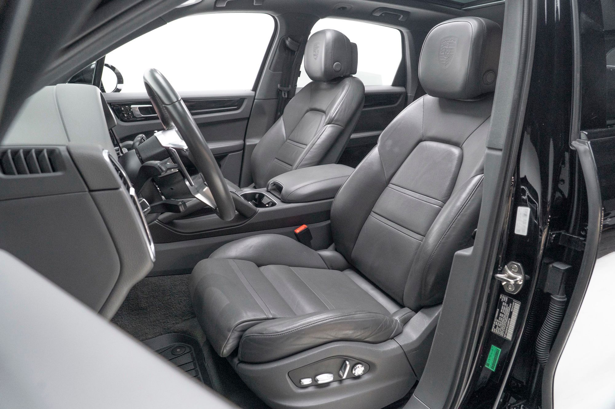 2020 Porsche Cayenne - Thumbnail 3