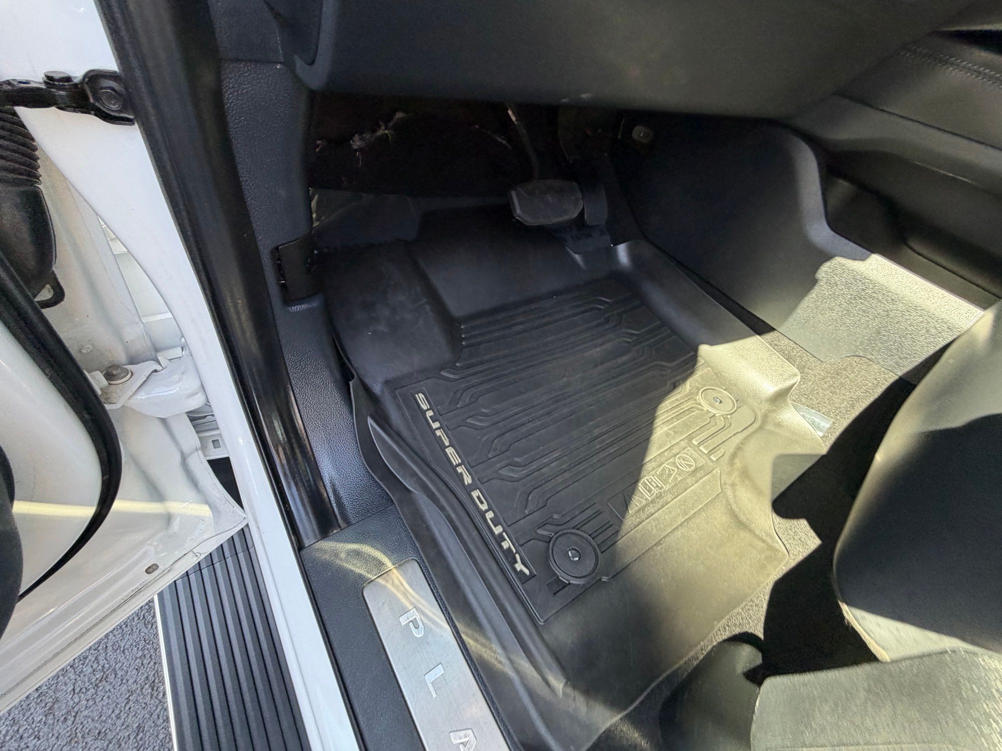 2025 Ford F-450 Super Duty Platinum - Photo 25