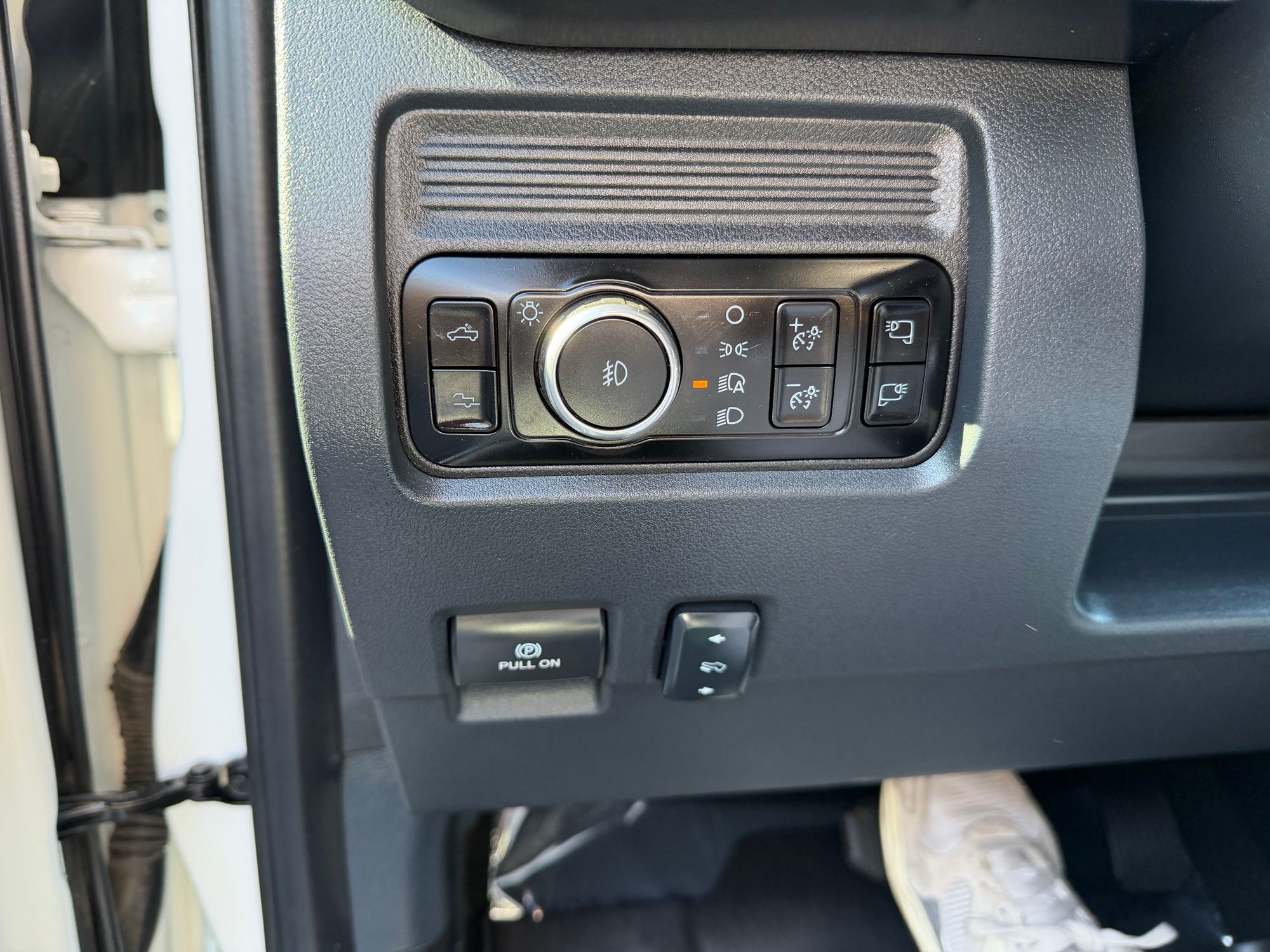 2025 Ford F-450 Super Duty Platinum - Photo 26