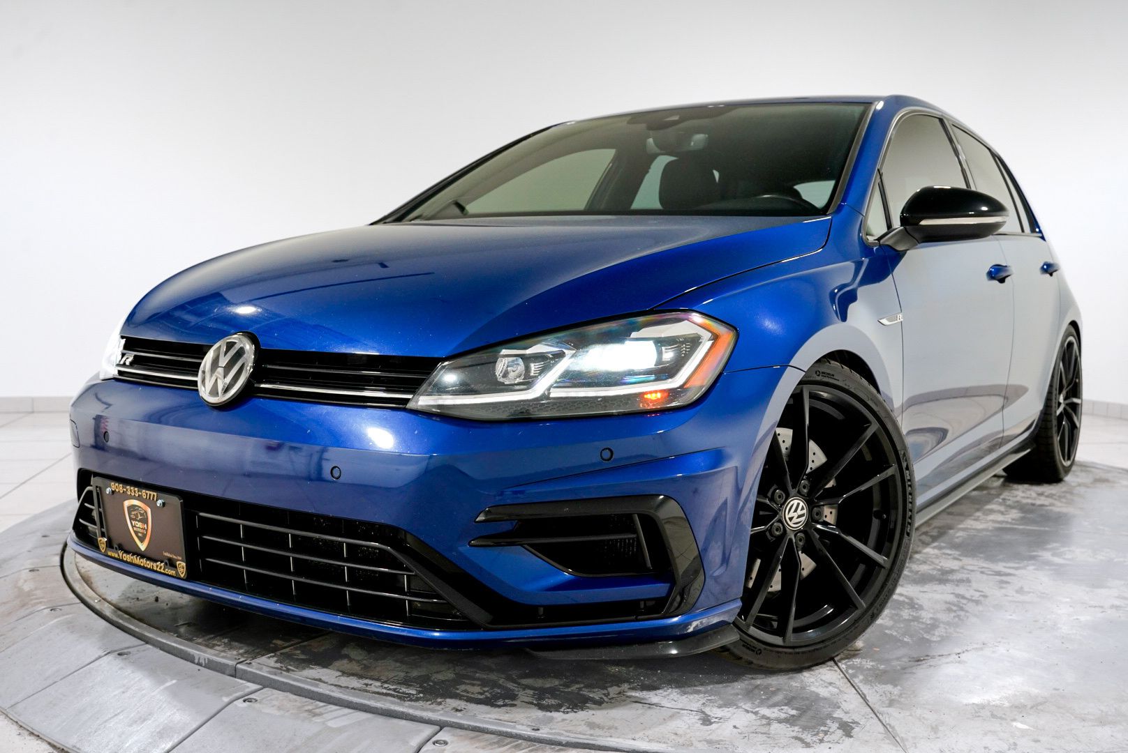 2019 Volkswagen Golf R w/DCC & Navigation 4-door DSG's photo