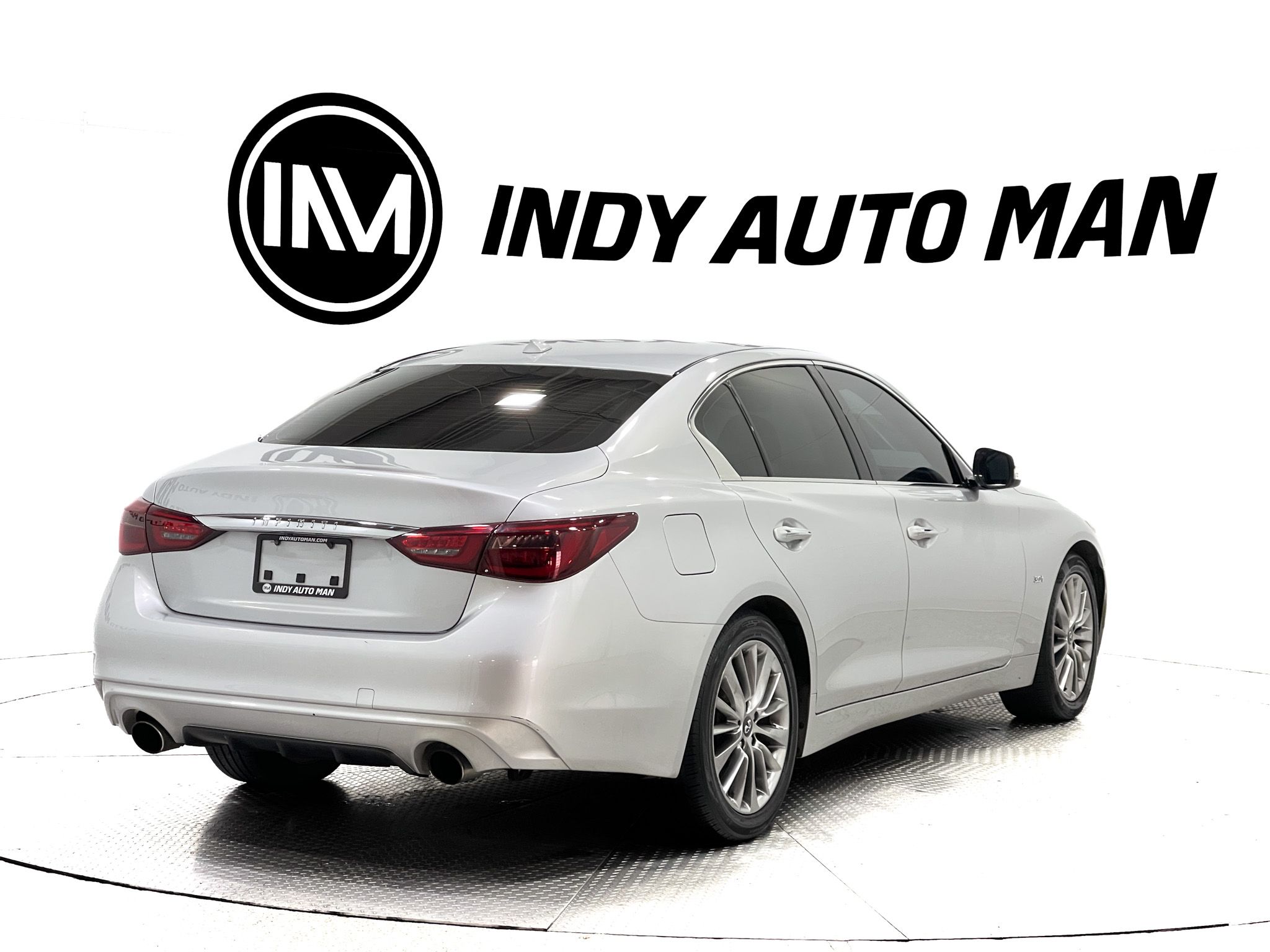 View vehicle photo 4