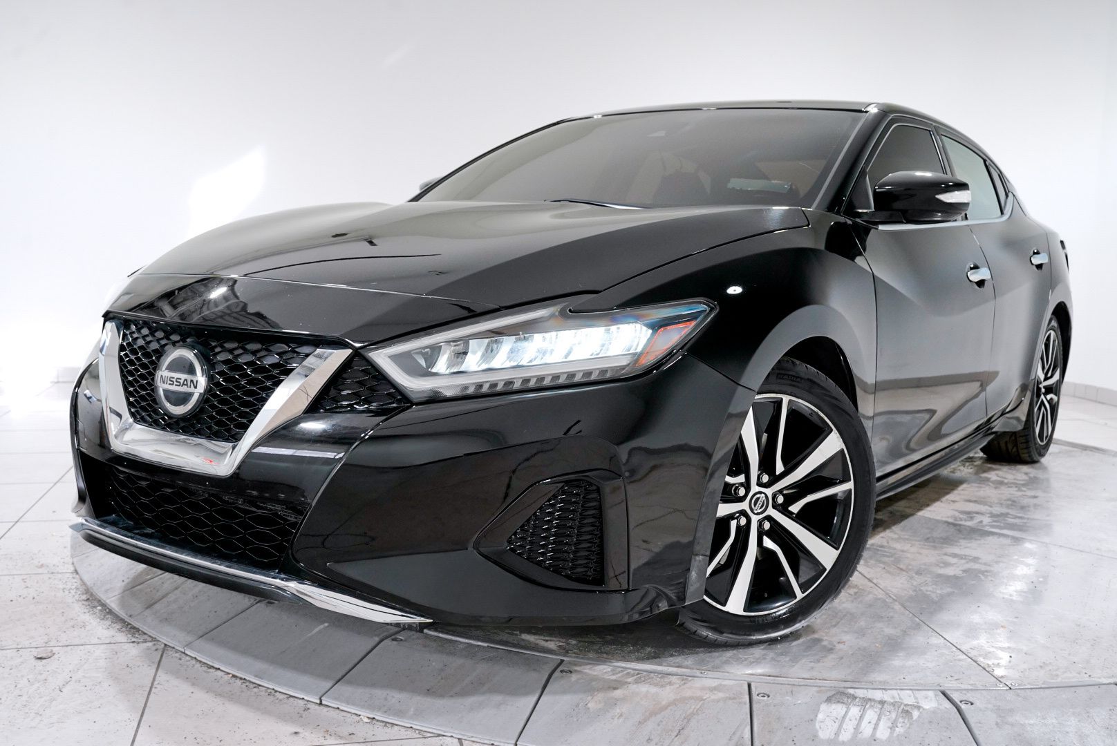 2021 Nissan Maxima SV's photo