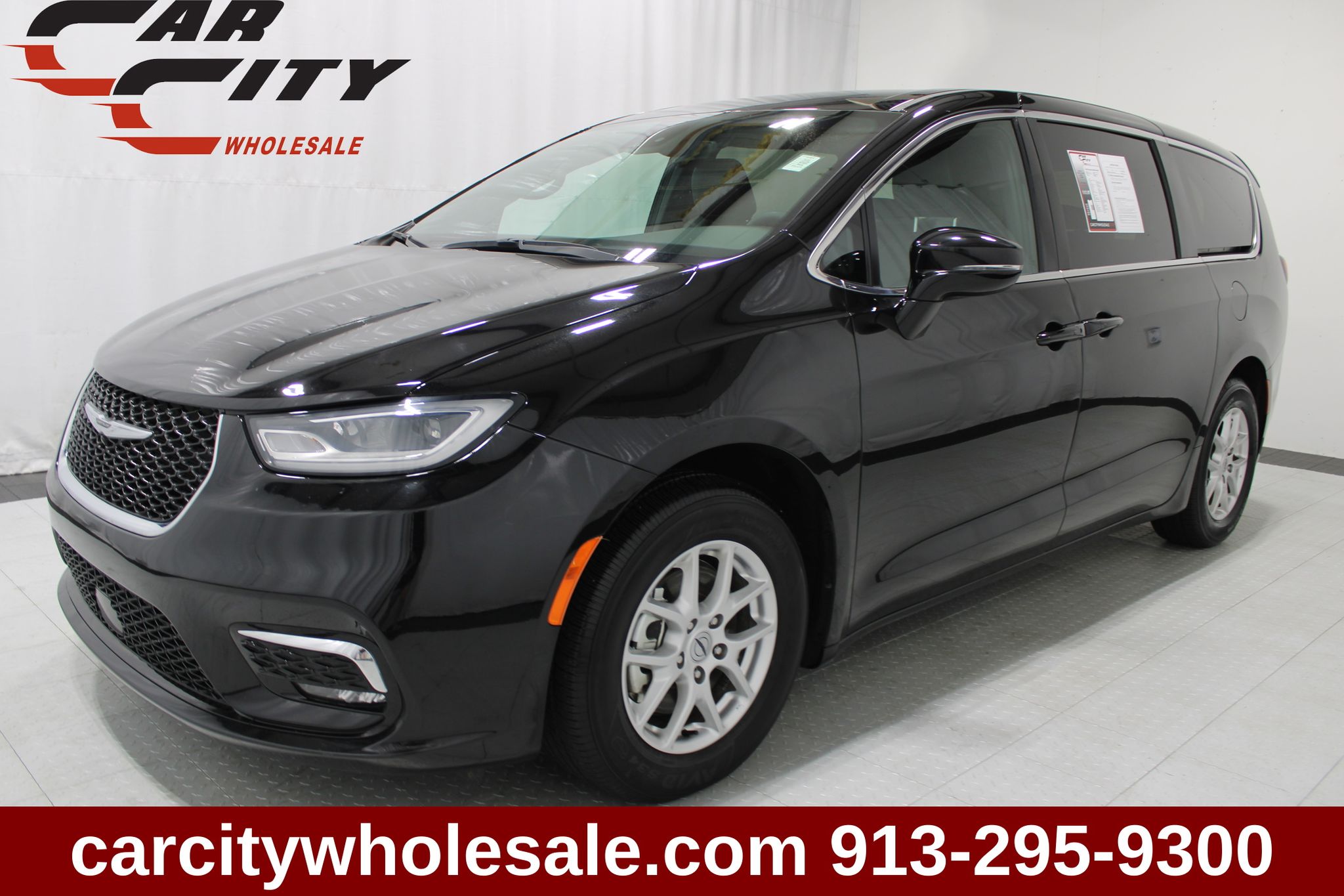 Diamond Black Crystal Pearlcoat 2025 Chrysler Pacifica Minivan Front-Wheel Drive 9-Speed Automatic