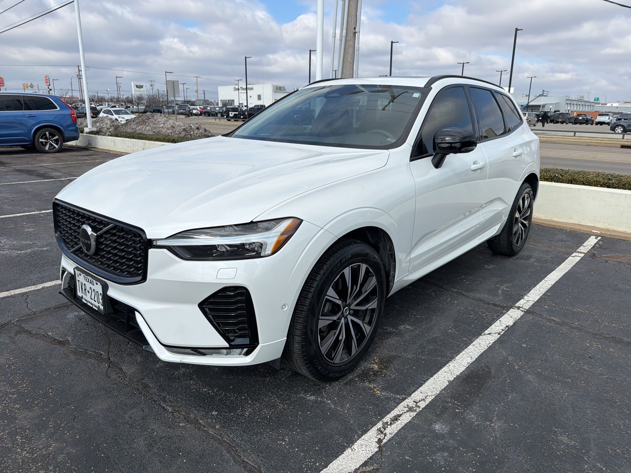 2024 Volvo XC60 B5 Plus Dark Theme AWD