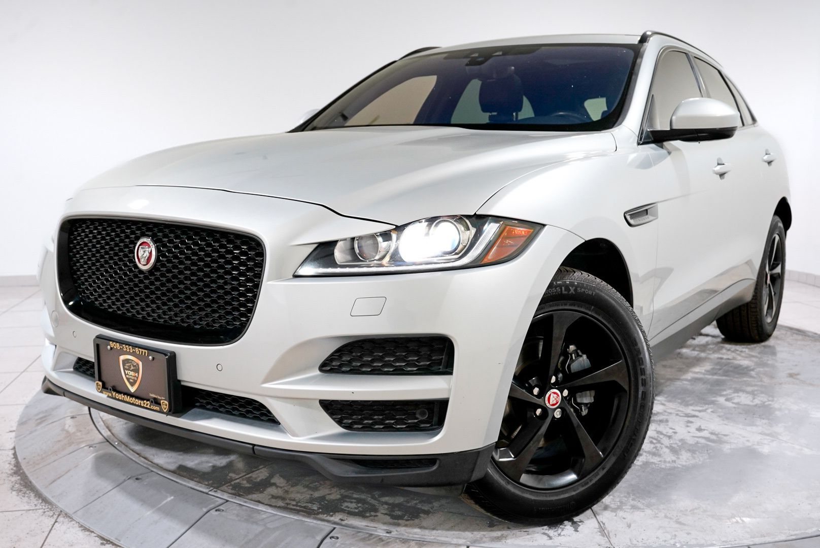 2019 Jaguar F-PACE 25t Premium AWD's photo