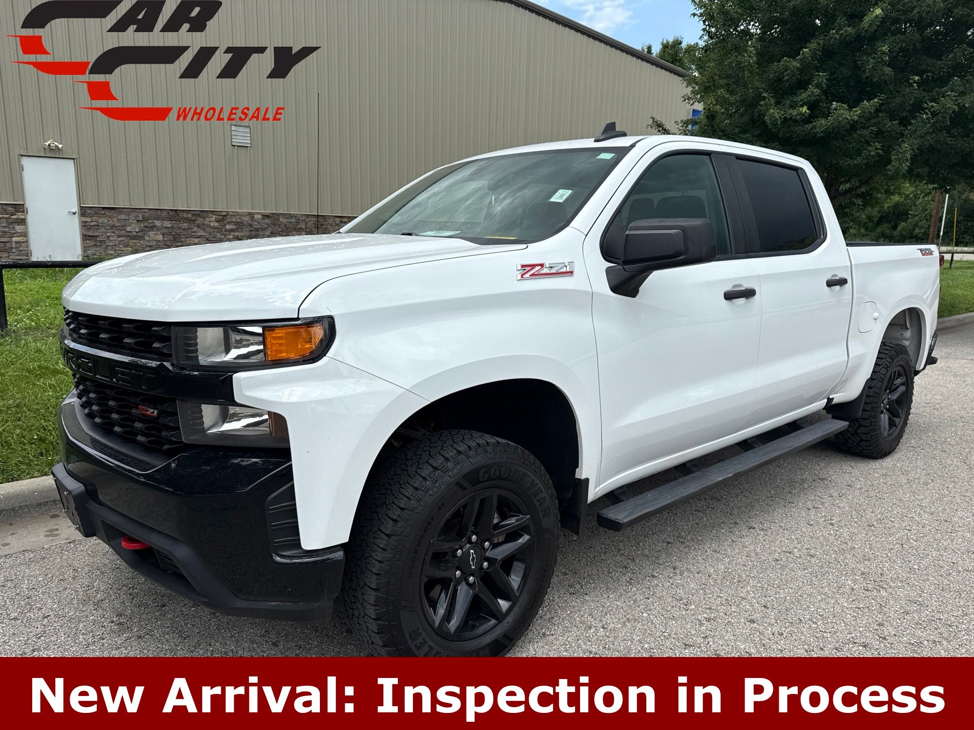 Summit White 2022 Chevrolet Silverado 1500 Custom Trail Boss Crew Cab 4WD Pickup Truck Four-Wheel Drive 8-Speed Automatic