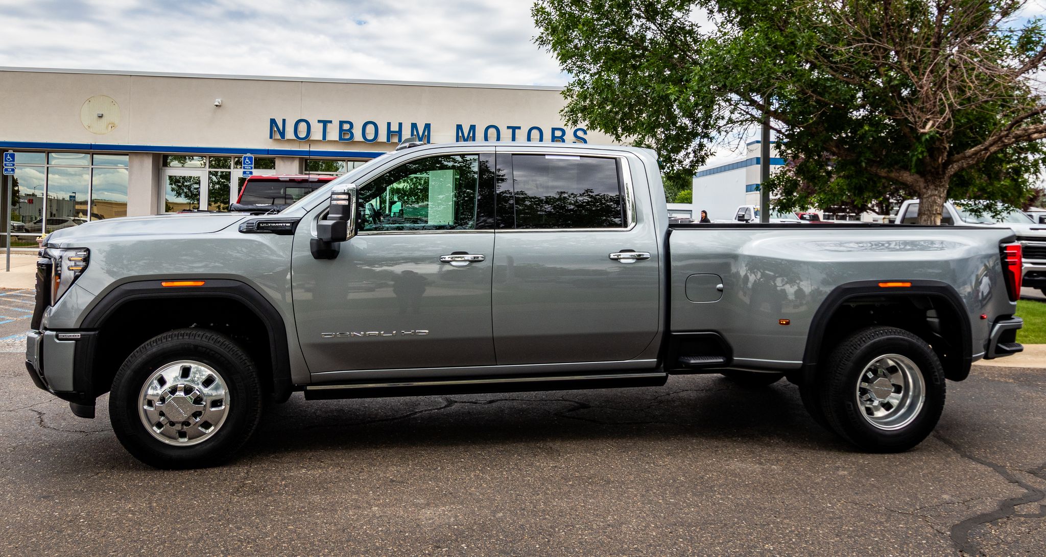 2025 GMC Sierra 3500HD Denali Ultimate Crew Cab 4WD