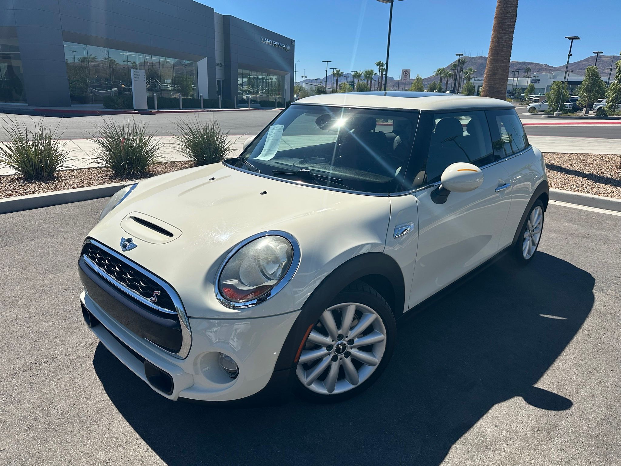 Pepper White 2016 MINI Cooper Hatchback Front-Wheel Drive 6-Speed Automatic