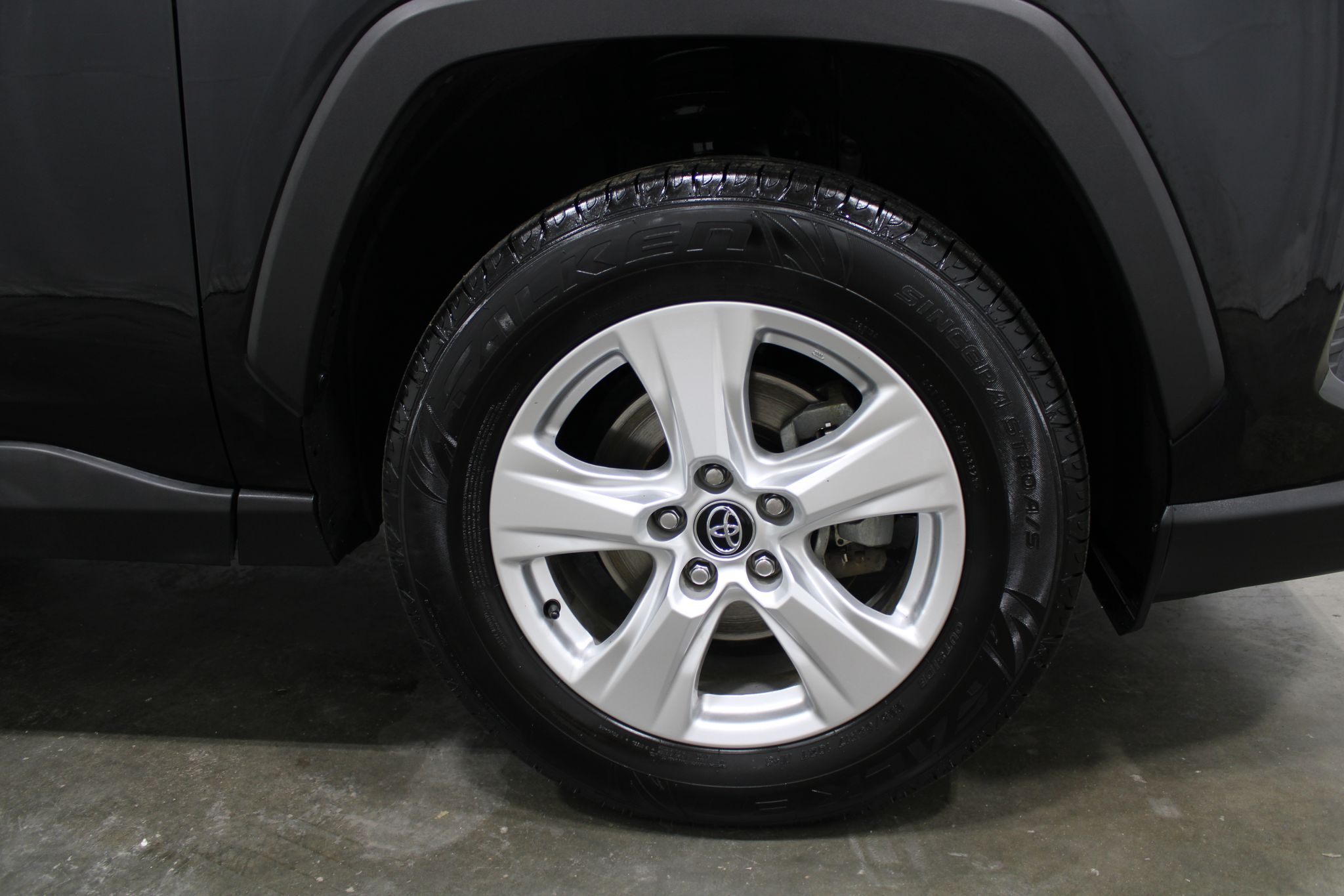 View vehicle photo 5