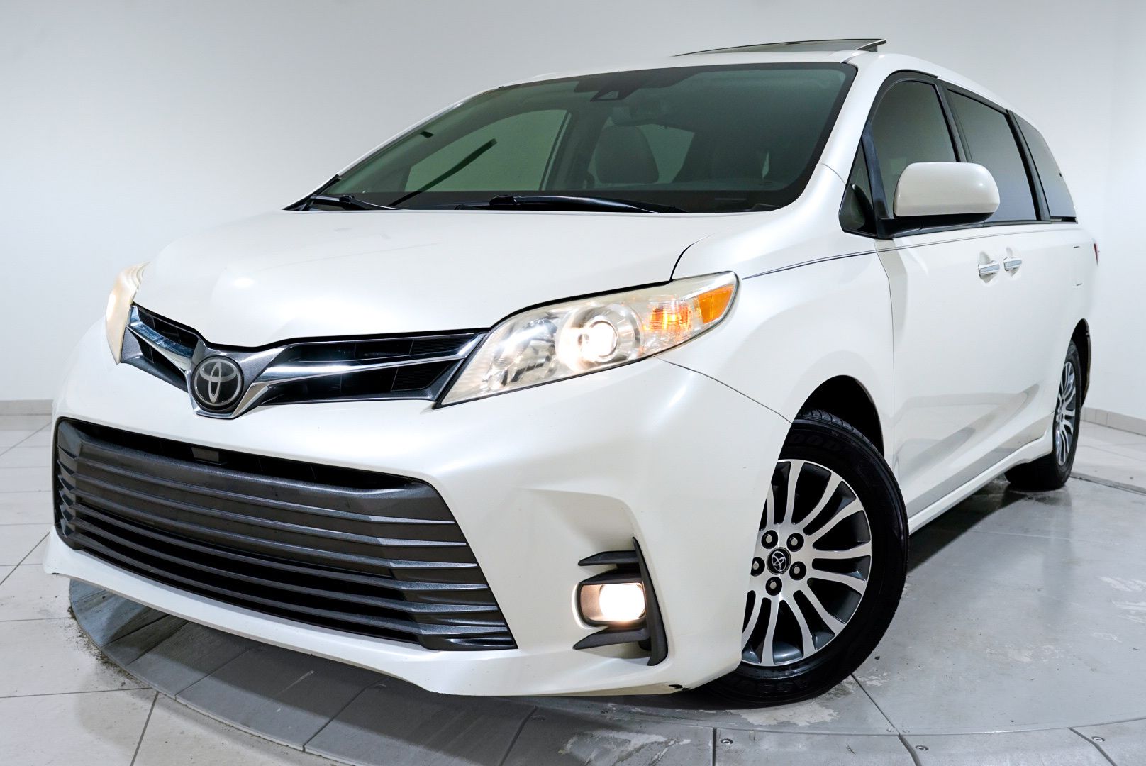 2020 Toyota Sienna XLE V6 8-Passenger FWD's photo