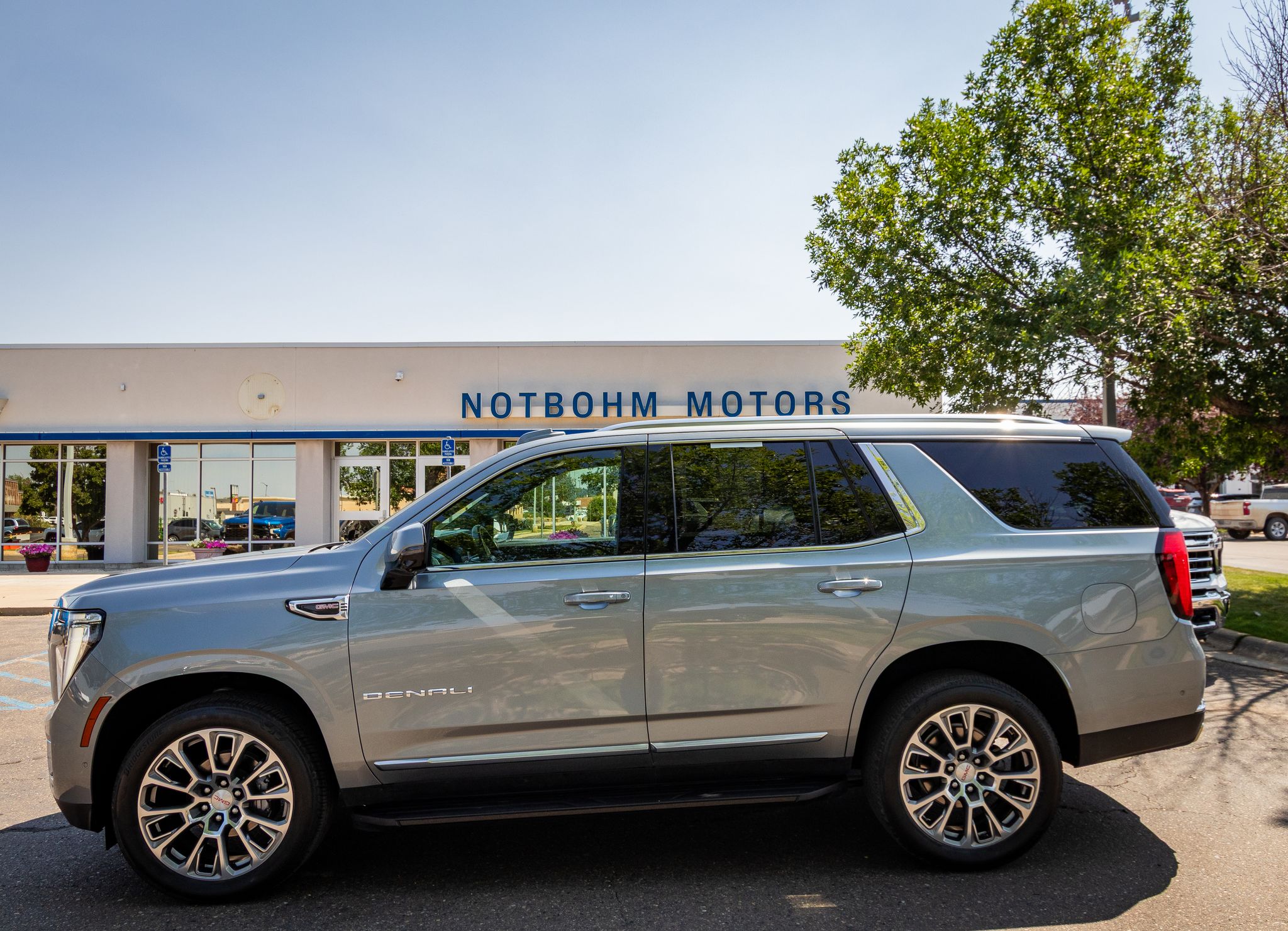 2025 GMC Yukon Denali 4WD