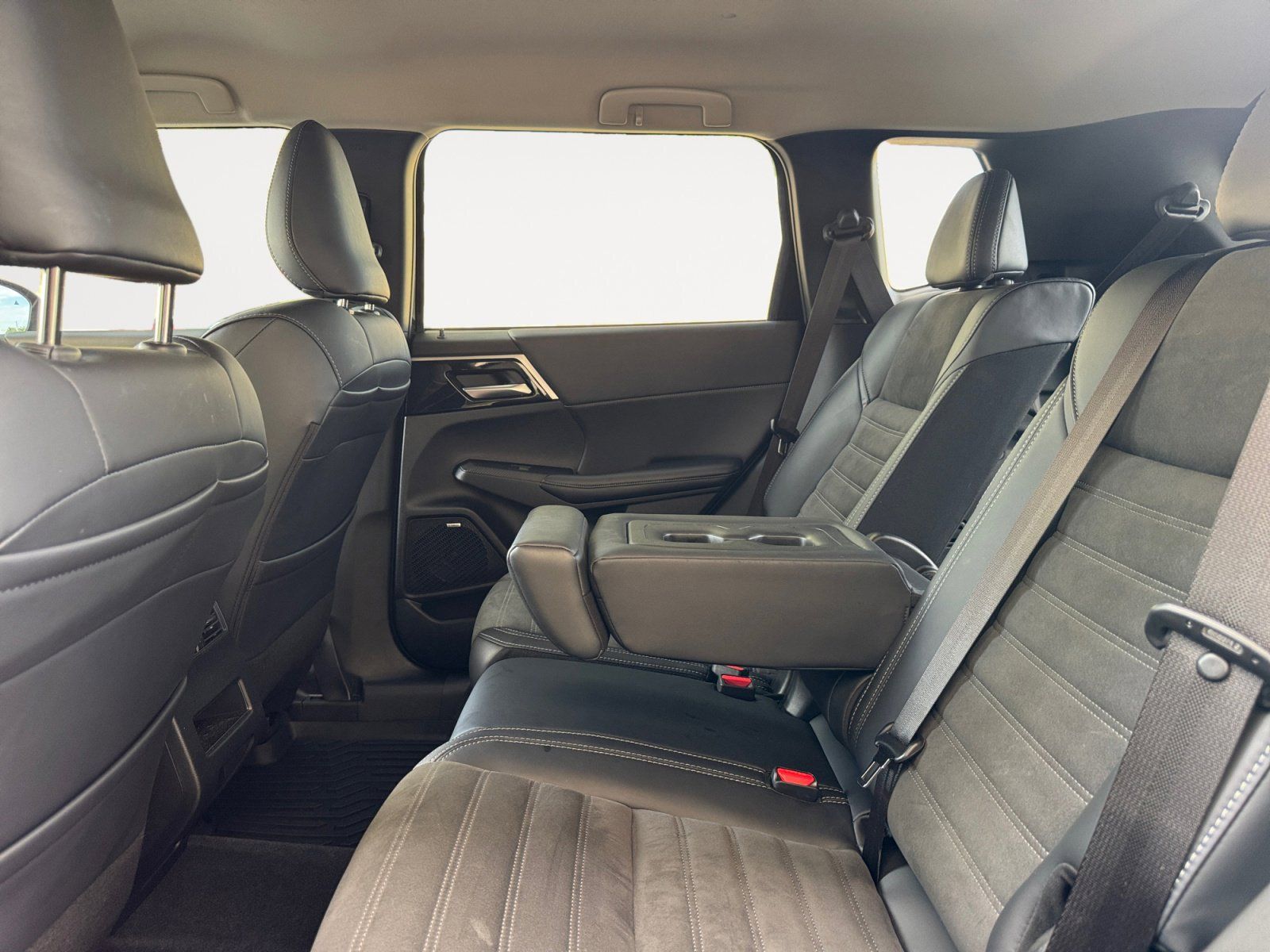 Used 2025 Mitsubishi Outlander SE 4D Sport Utility