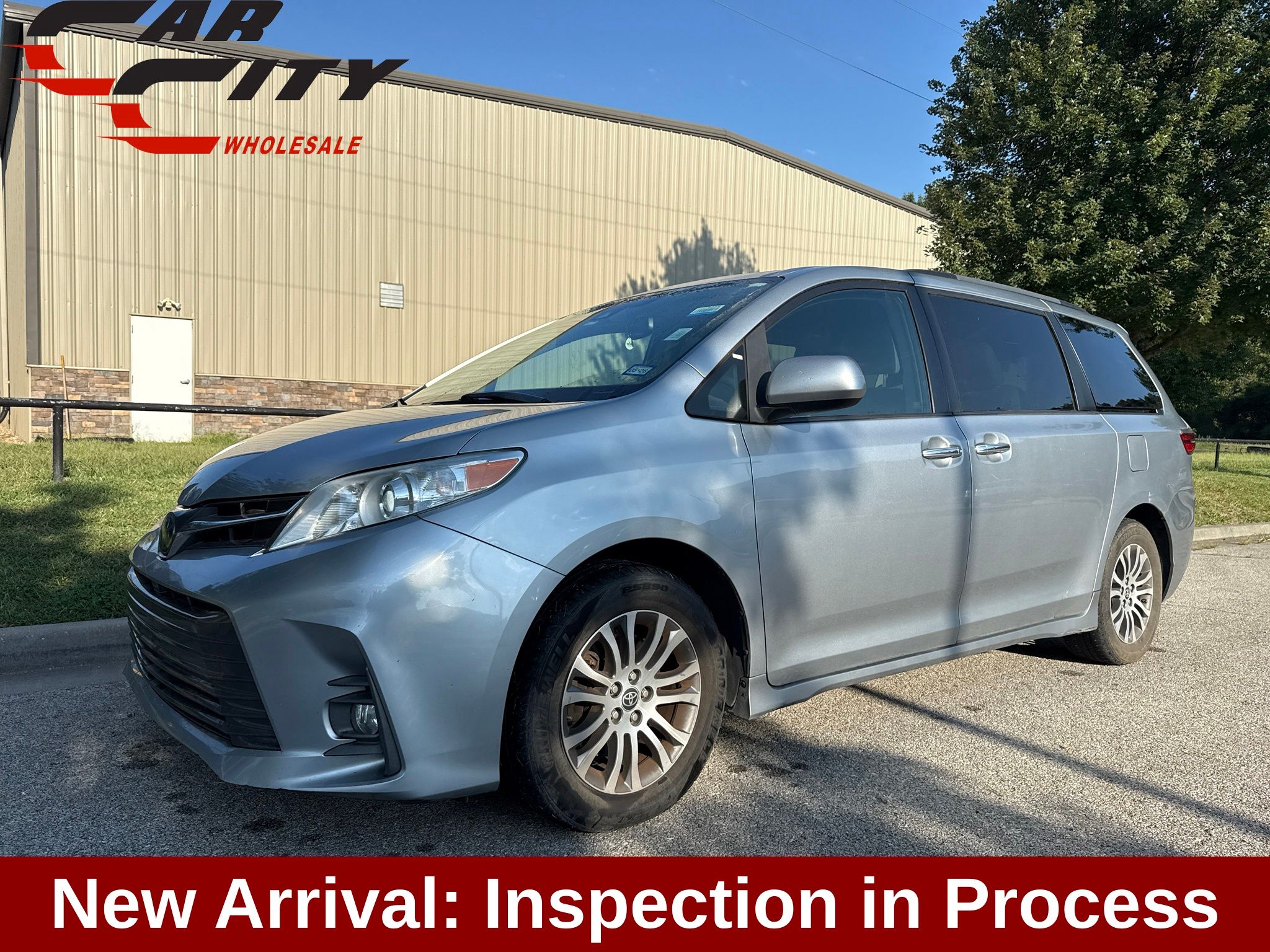 Celestial Silver Metallic 2020 Toyota Sienna Minivan Front-Wheel Drive 8-Speed Automatic