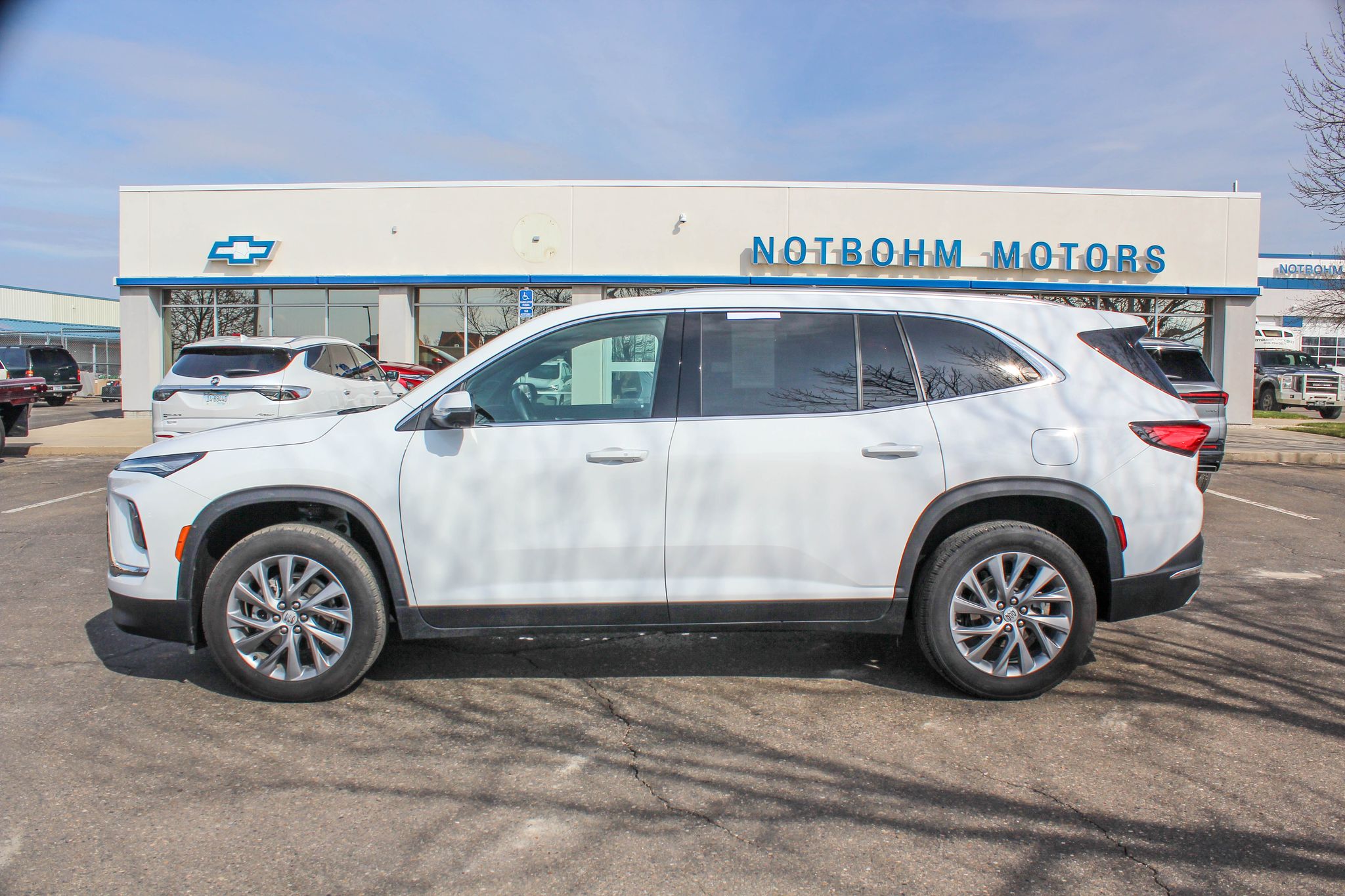 Summit White 2025 Buick Enclave SUV / Crossover Four-Wheel Drive 8-Speed Automatic