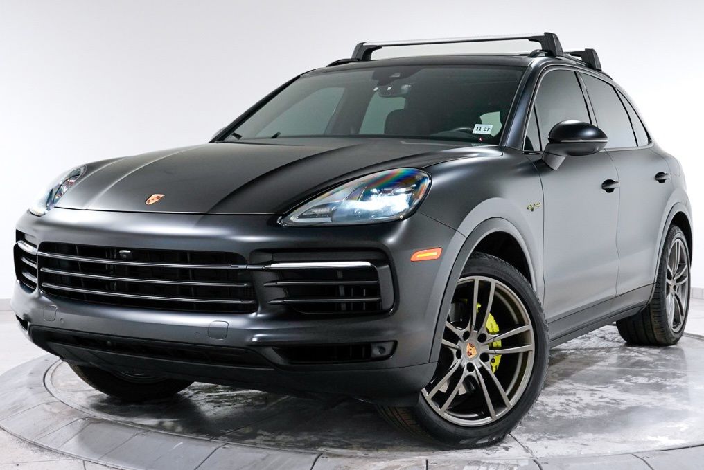 2022 Porsche Cayenne Platinum Edition E-Hybrid's photo