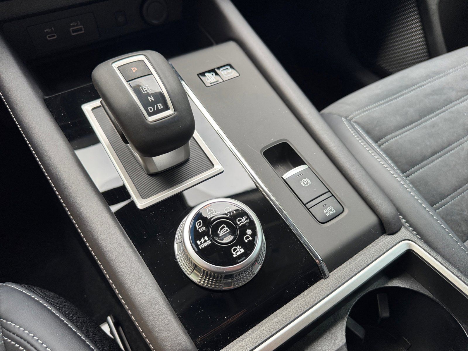 Used 2025 Mitsubishi Outlander PHEV SE 4D Sport Utility