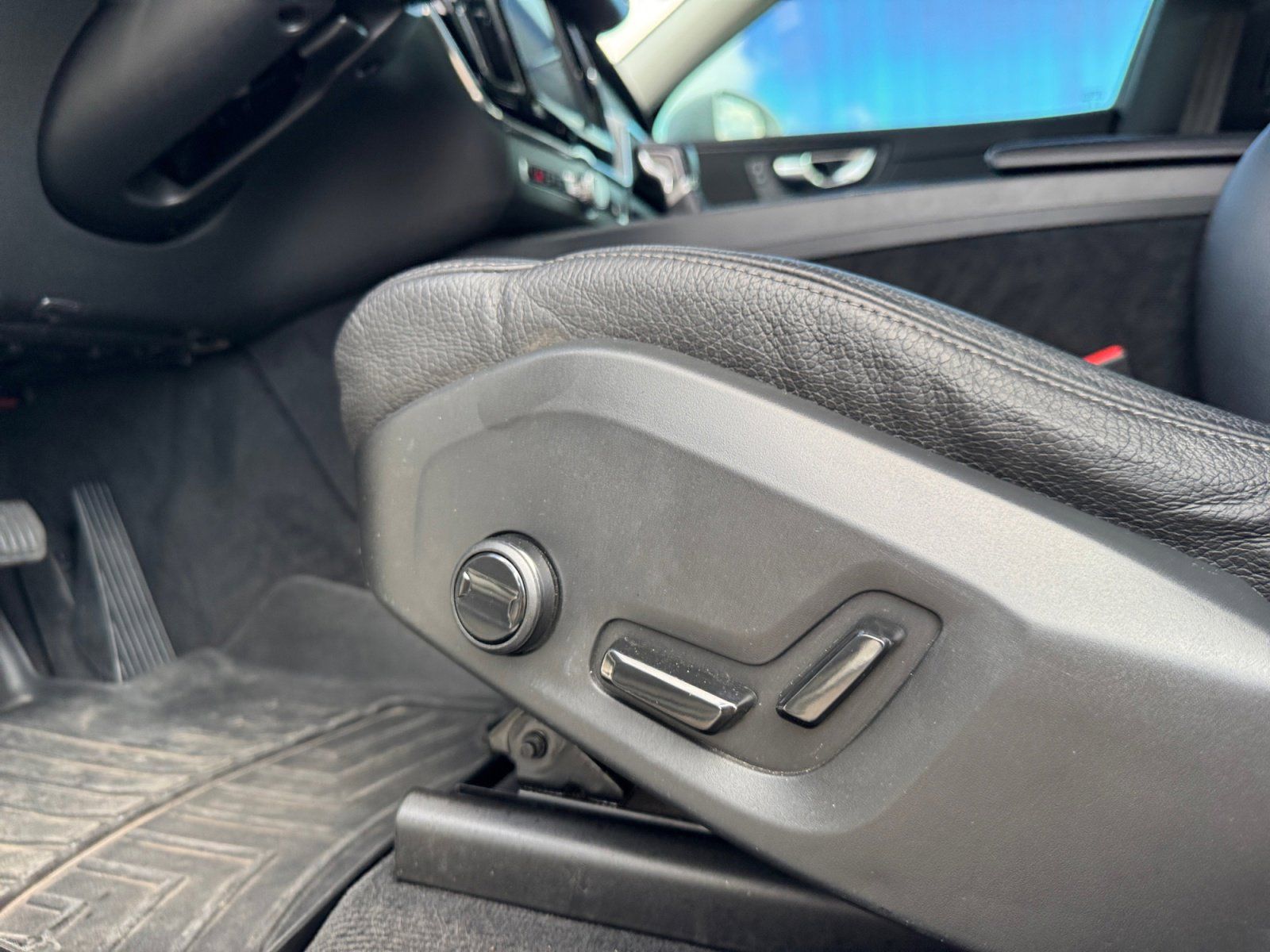 Used 2019 Volvo XC60 T6 Momentum 4D Sport Utility
