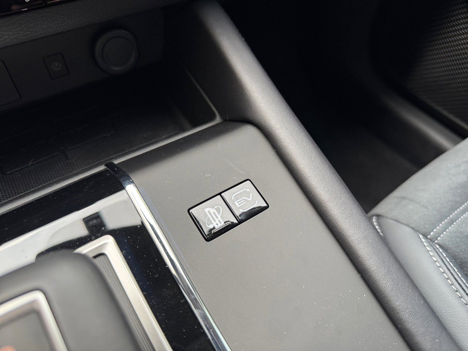 Used 2025 Mitsubishi Outlander PHEV SE 4D Sport Utility
