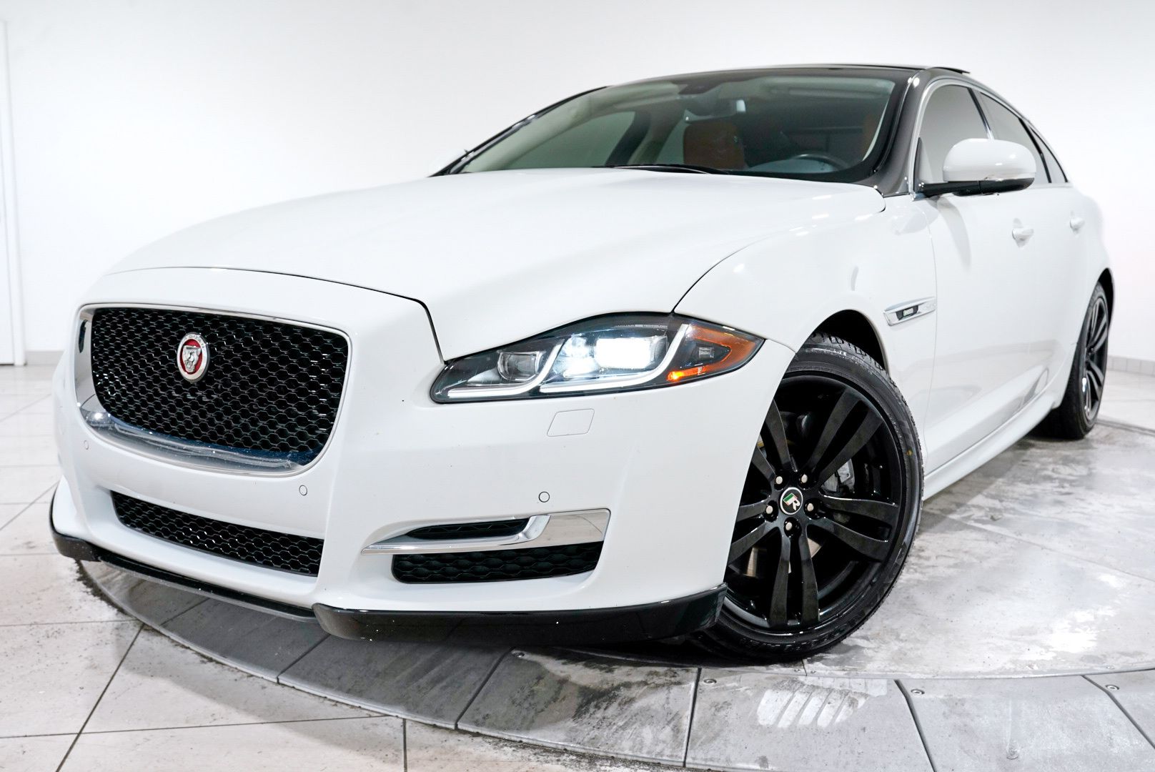 2016 Jaguar XJ XJ R-Sport AWD's photo