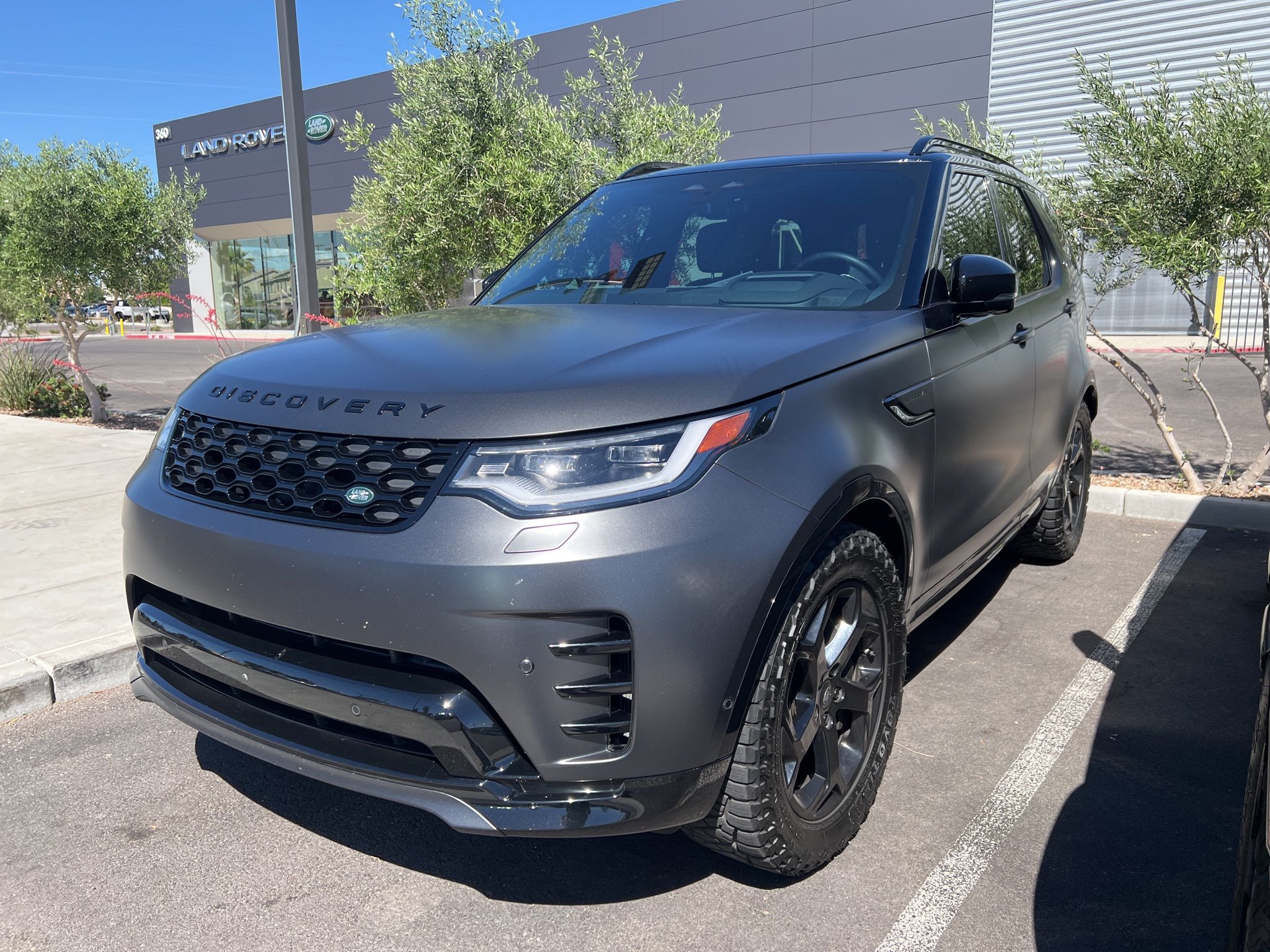 Carpathian Gray Premium Metallic 2024 Land Rover Discovery P360 Dynamic SE AWD SUV / Crossover All-Wheel Drive 8-Speed Automatic
