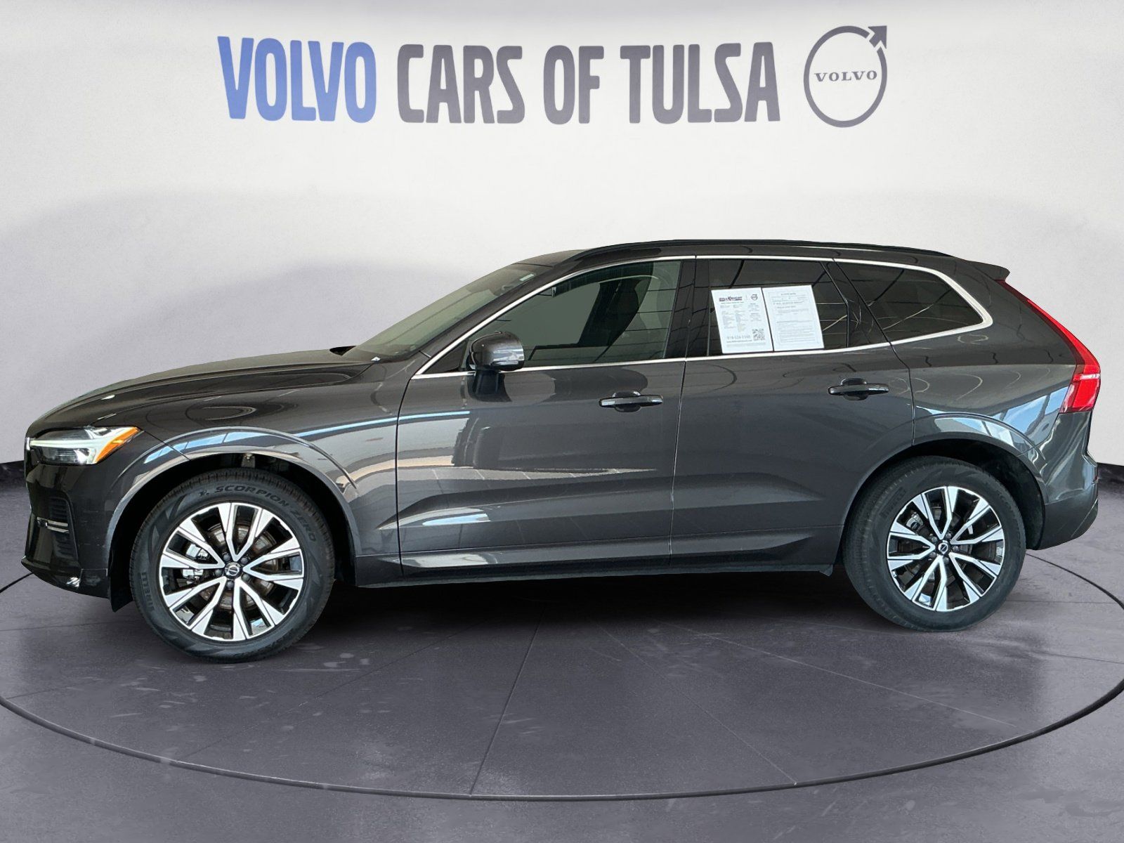 Platinum Gray Metallic 2023 Volvo XC60 B5 Core FWD SUV / Crossover Front-Wheel Drive Automatic