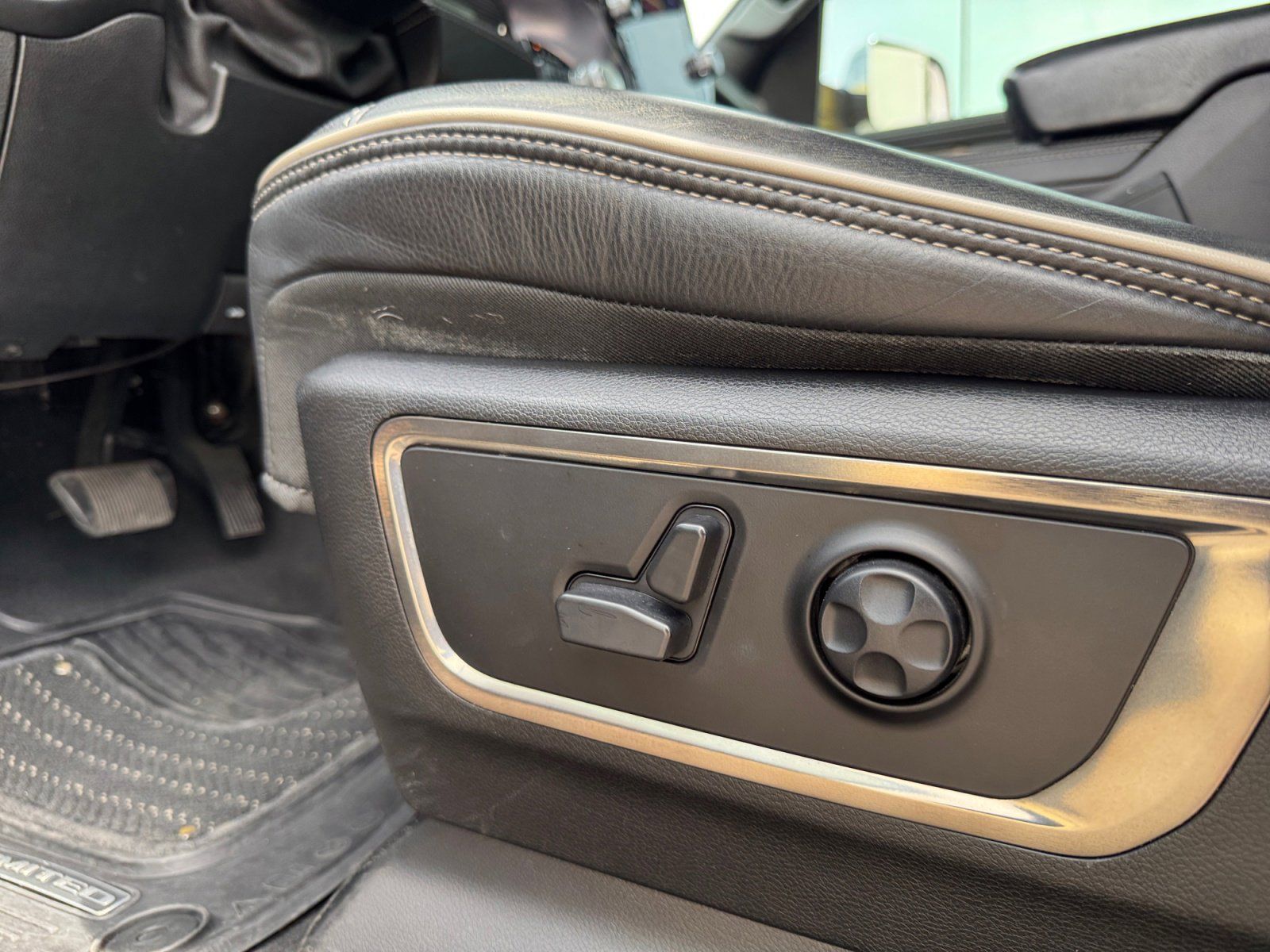 Used 2019 Ram 1500 Limited 4D Crew Cab