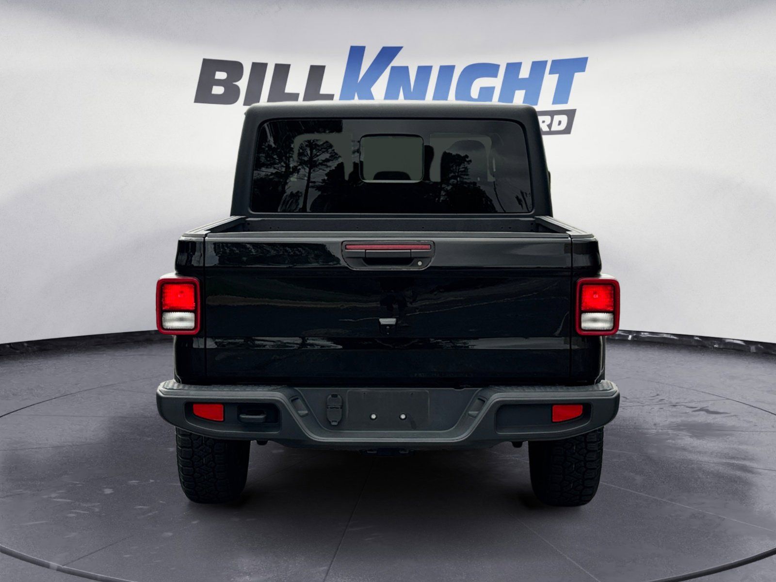 Used 2022 Jeep Gladiator Willys 4D Crew Cab