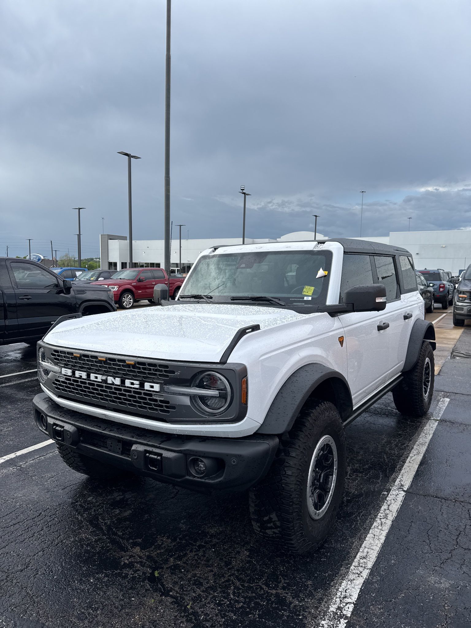Oxford White 2023 Ford Bronco Badlands Advanced 4-Door 4WD SUV / Crossover Four-Wheel Drive Automatic