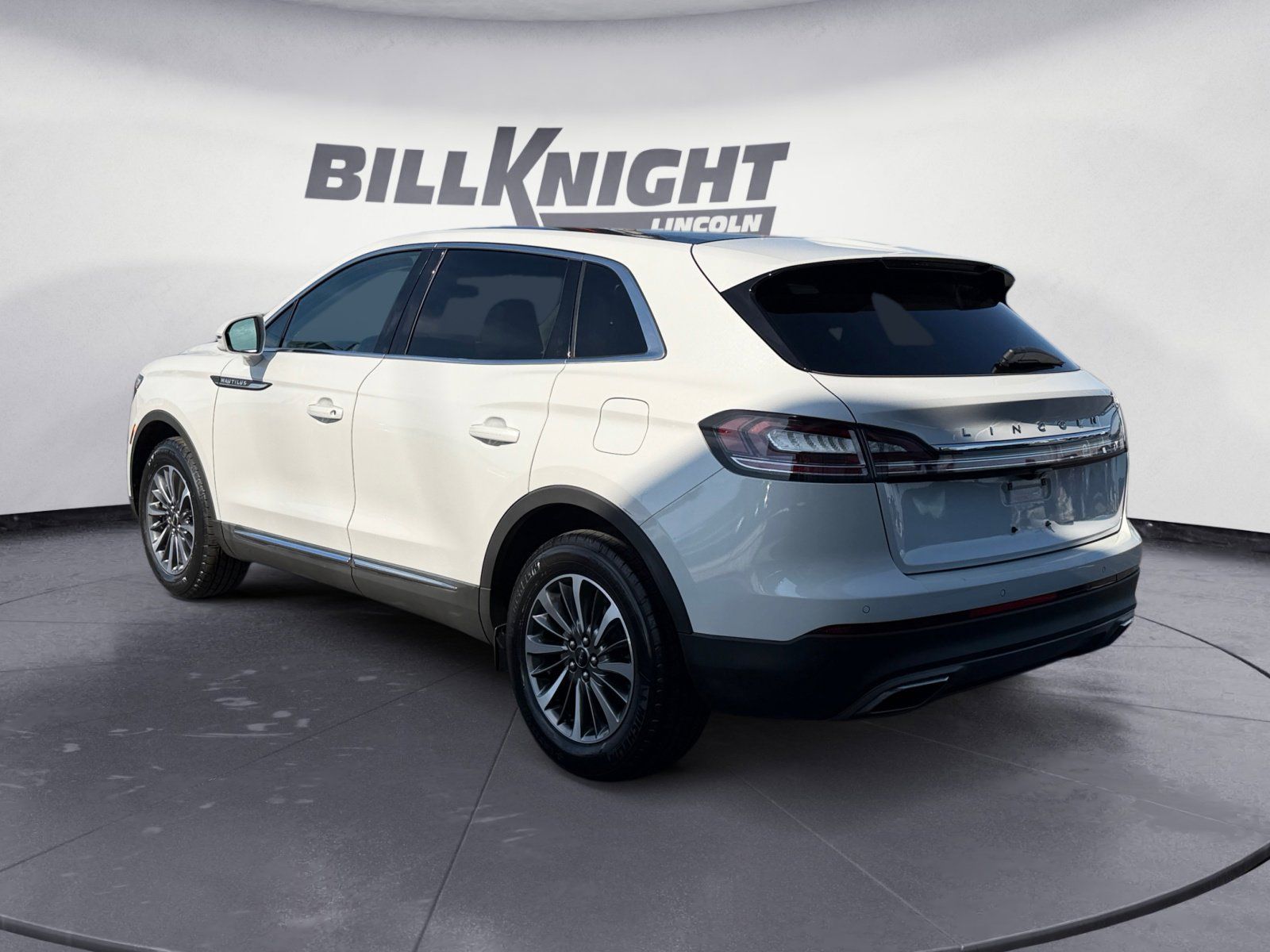 View vehicle photo 3