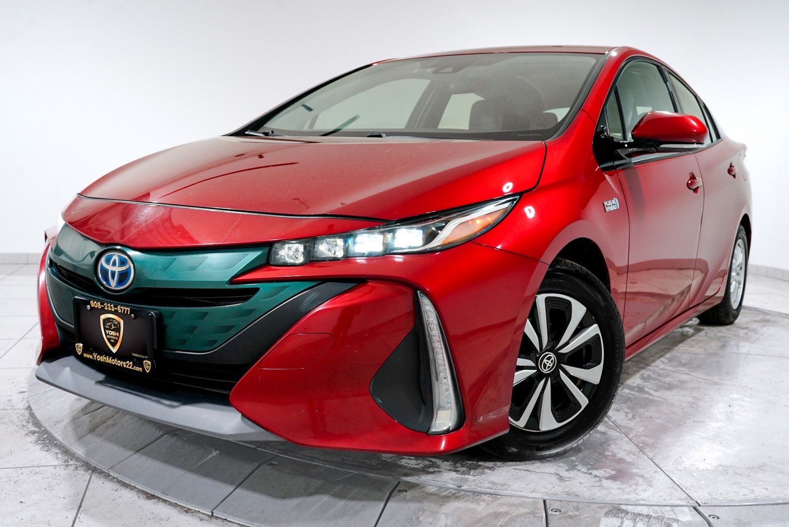 2018 Toyota Prius Prime Plus's photo
