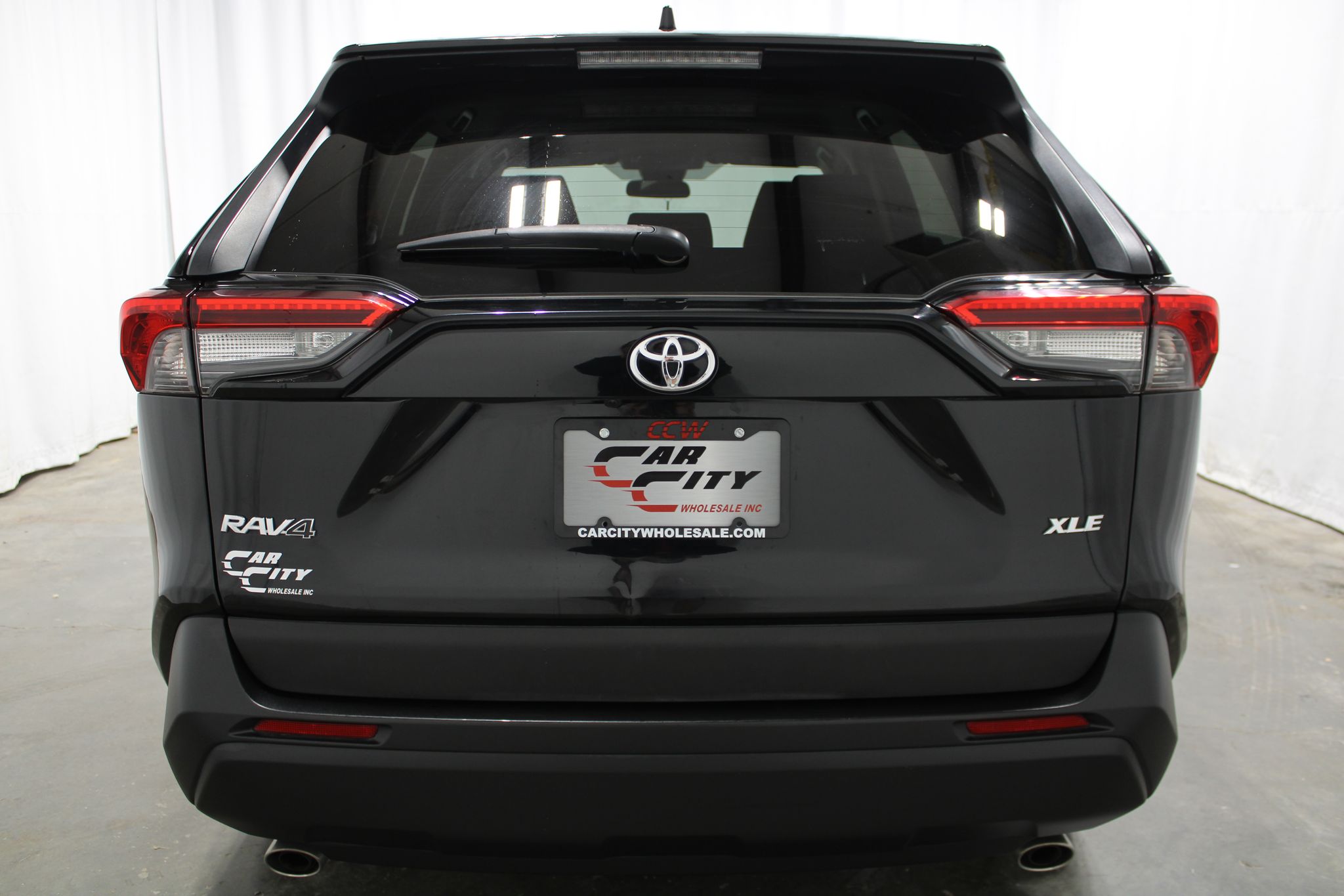 View vehicle photo 7