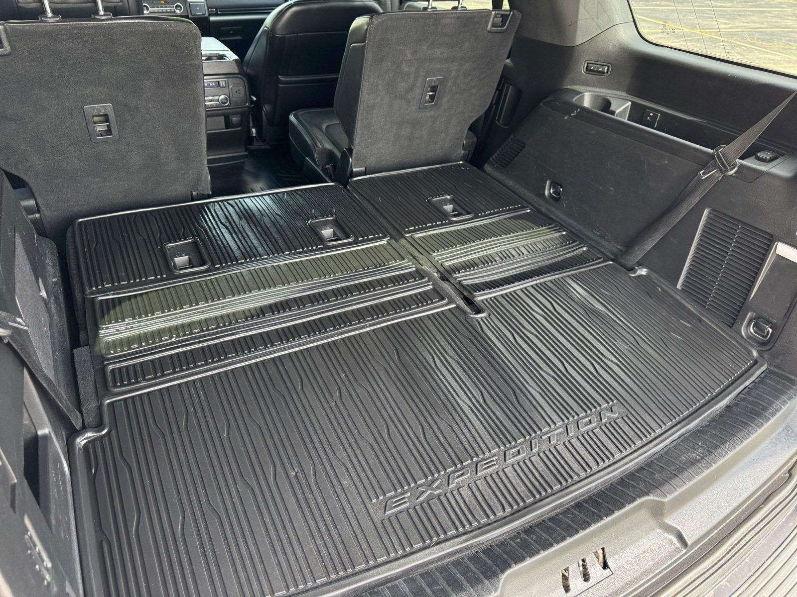 Black Metallic 2019 Ford Expedition SUV / Crossover Four-Wheel Drive Automatic
