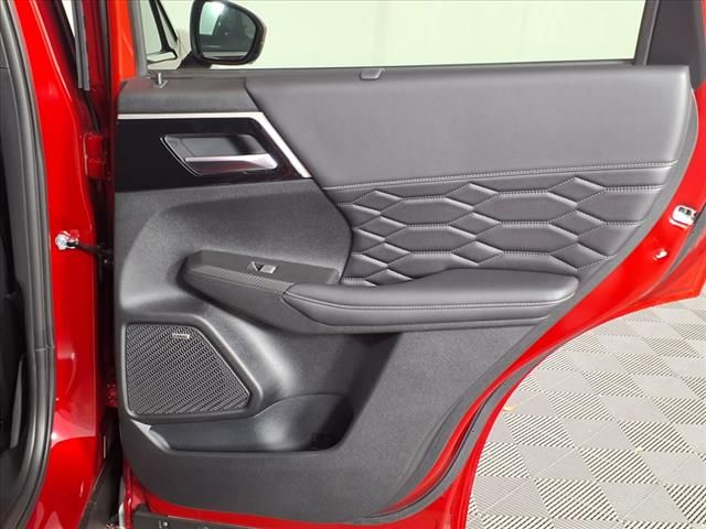 2025 Mitsubishi Outlander SEL - Photo 10