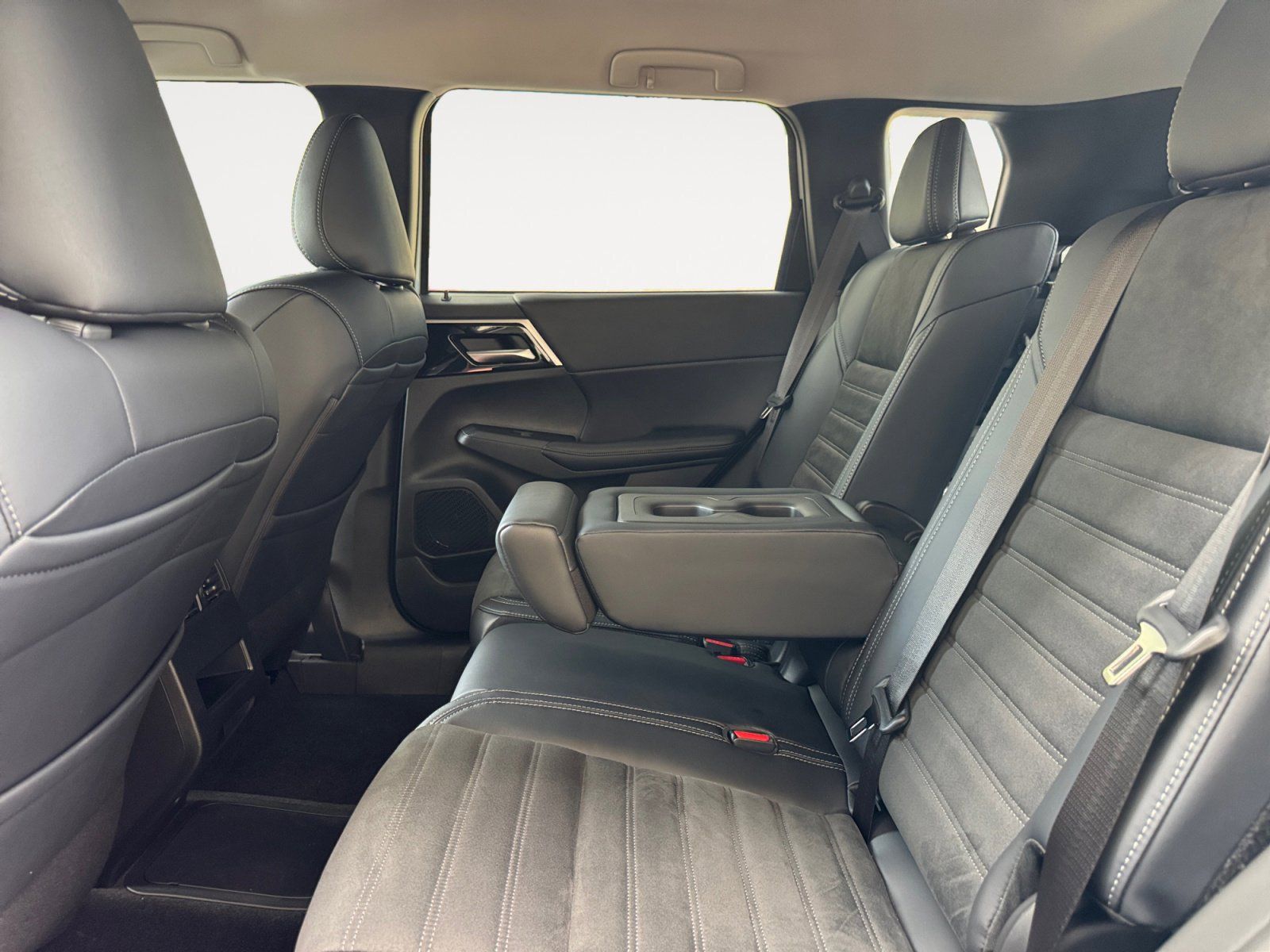 Used 2025 Mitsubishi Outlander PHEV SE 4D Sport Utility
