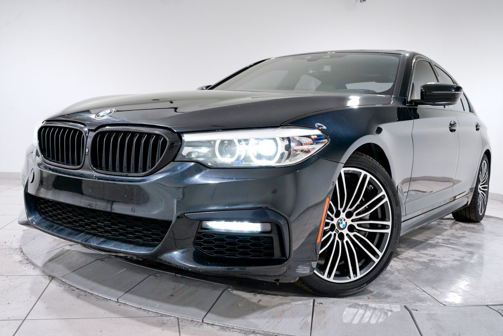 2020 BMW 5 Series 540i xDrive Sedan's photo