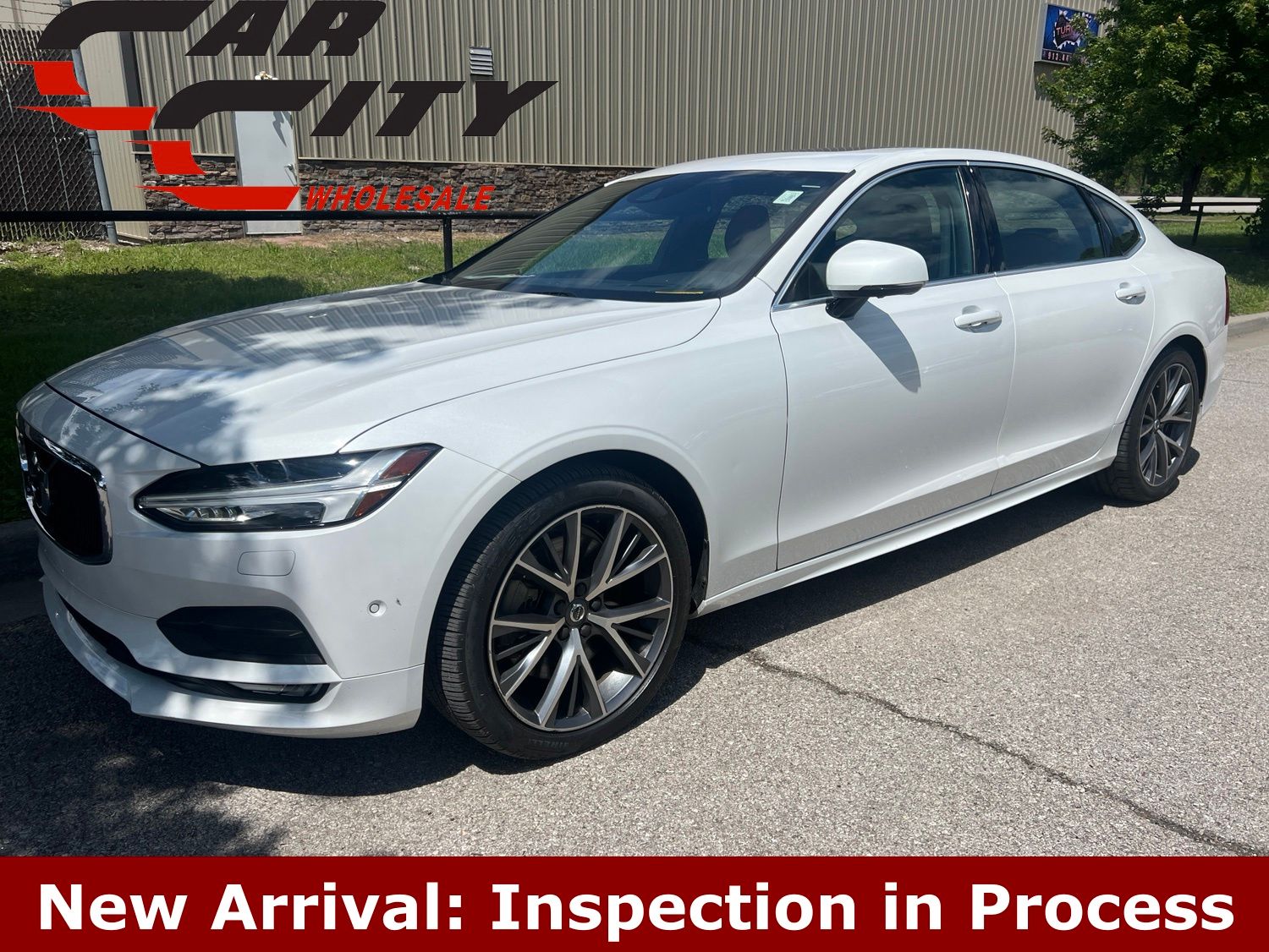 White 2019 Volvo S90 T6 Momentum AWD Sedan All-Wheel Drive Automatic