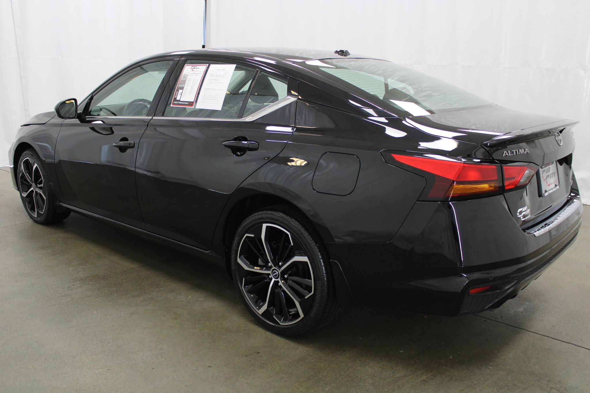 View vehicle photo 7