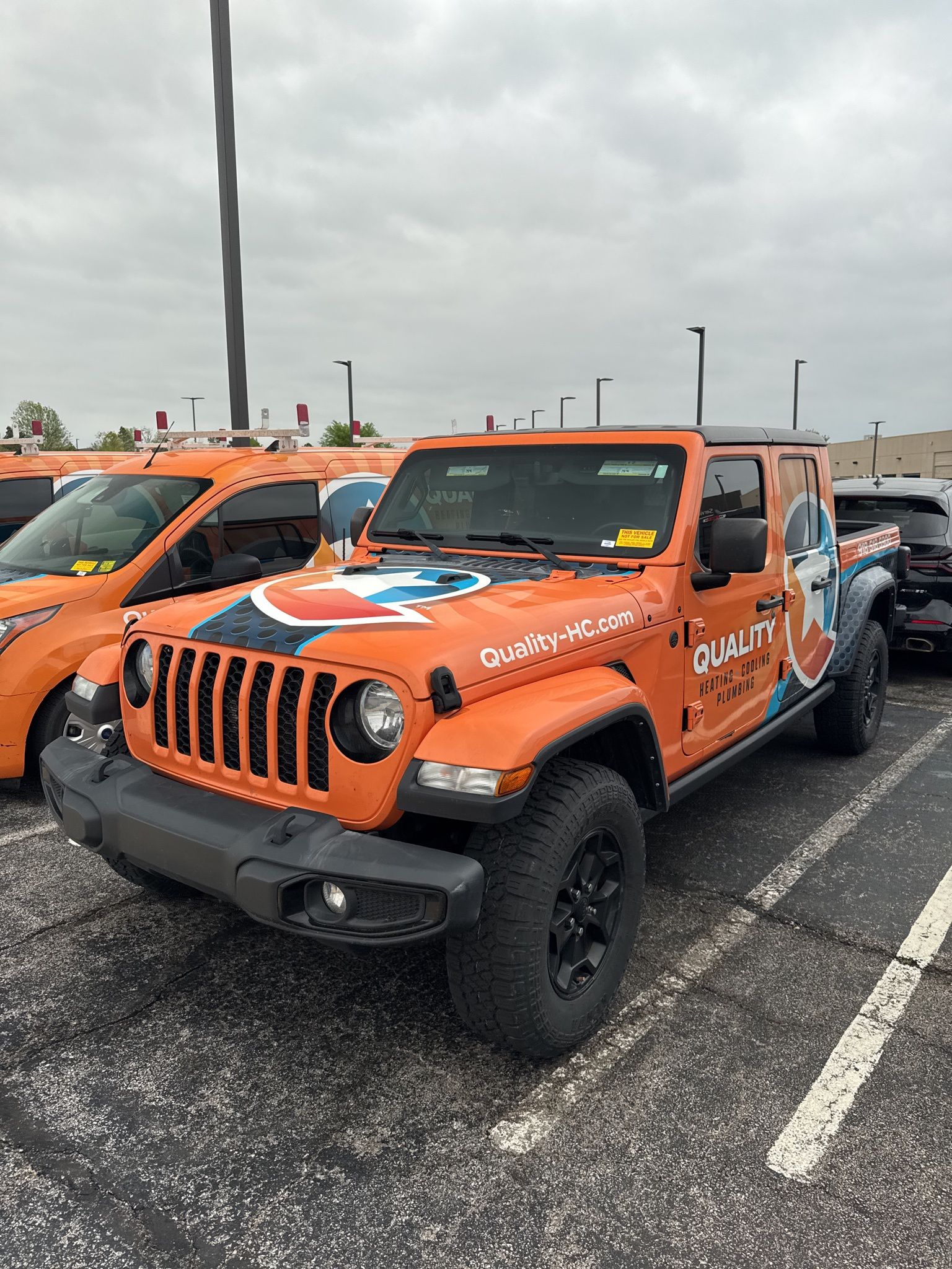 Black Clearcoat 2022 Jeep Gladiator Willys Crew Cab 4WD Pickup Truck Four-Wheel Drive 8-Speed Automatic