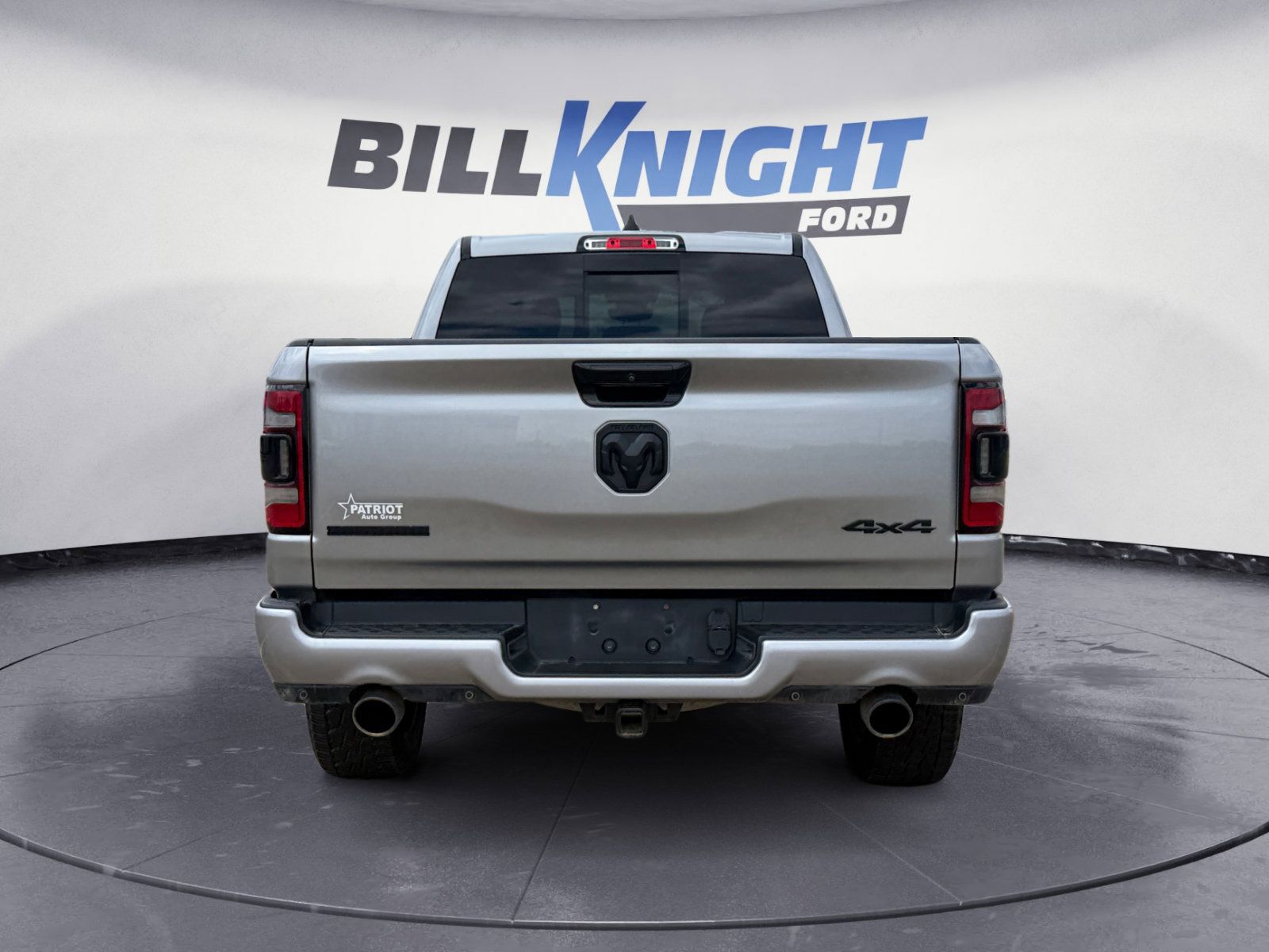 View vehicle photo 4