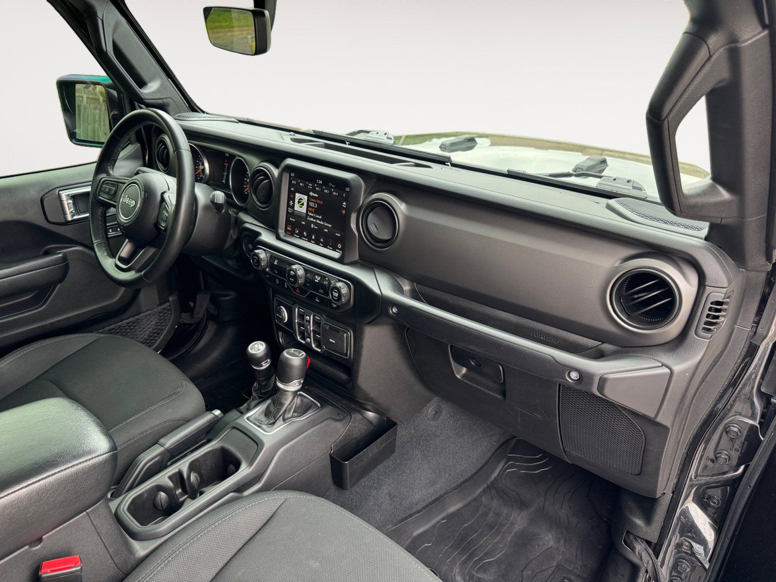 Used 2022 Jeep Gladiator Willys 4D Crew Cab