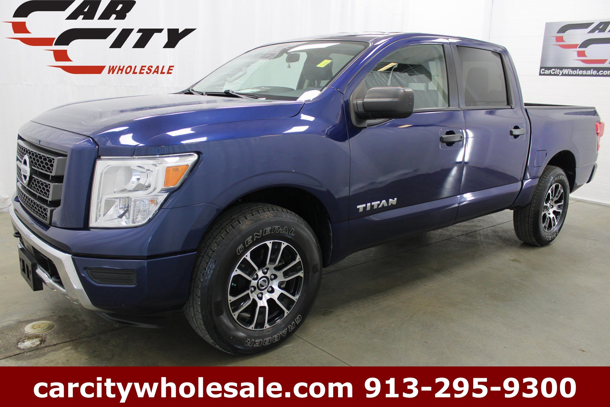 2022 Nissan Titan SV Crew Cab 4WD