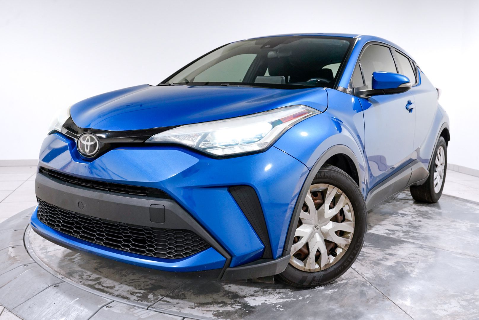 2020 Toyota C-HR LE's photo