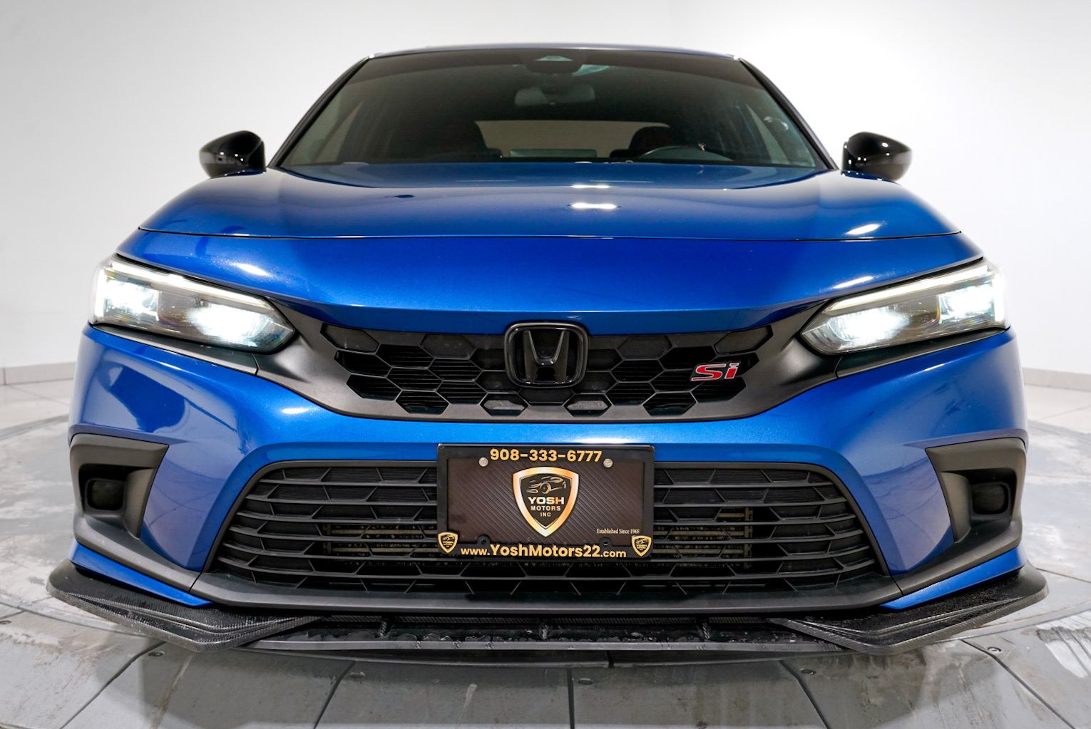 View vehicle photo 2